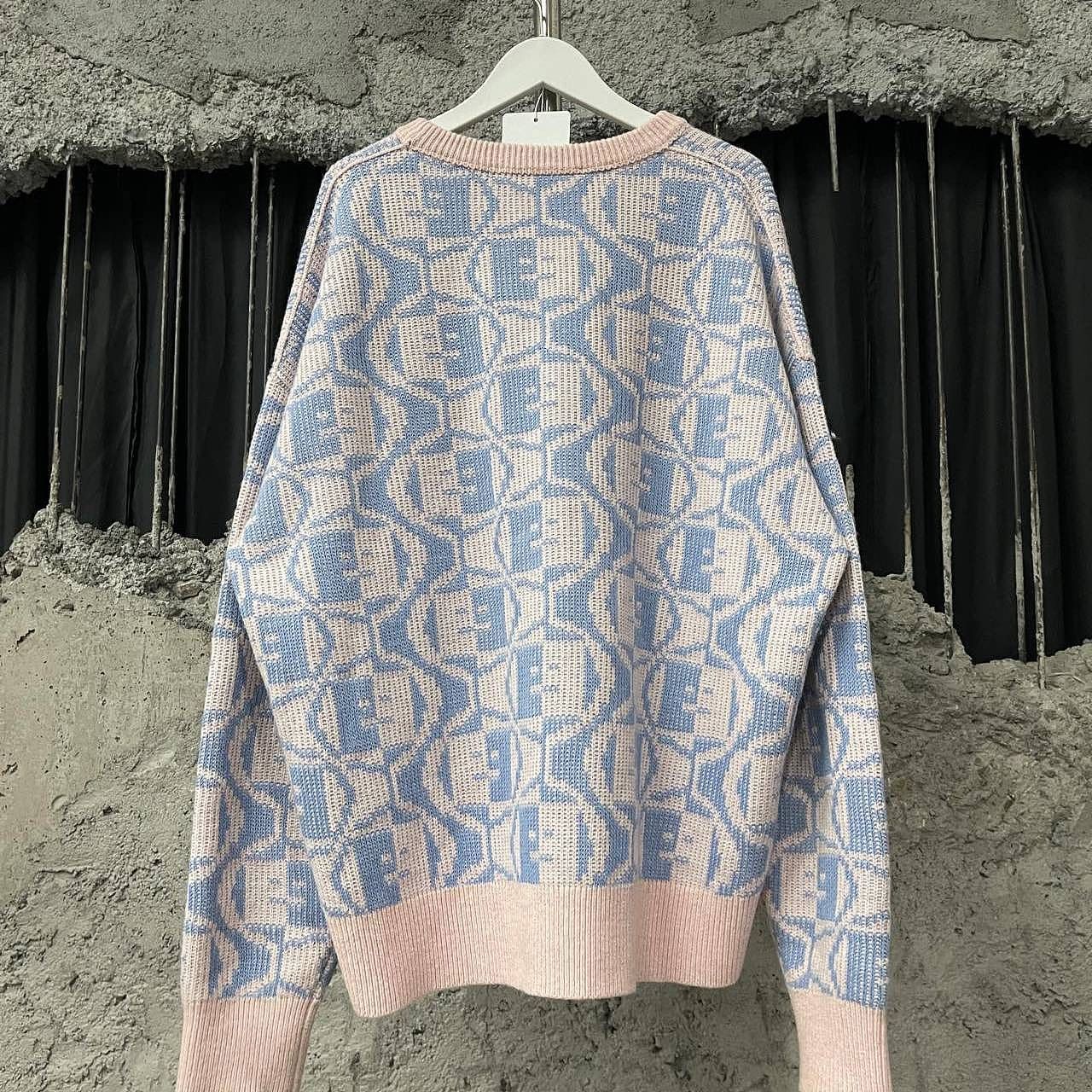 Acne Studios Acne Studios Face Logo Knit Sweater Size L Size US L / EU 52-54 / 3 - 2 Thumbnail