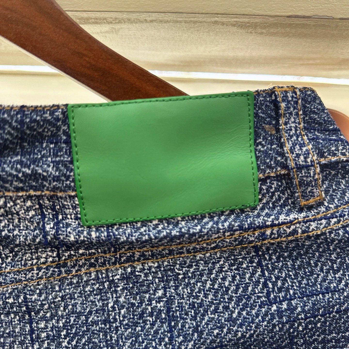 Bottega Veneta Bottega Veneta Textured Straight Jeans Size 38 Size 26" / US 2 / IT 38 - 5 Thumbnail