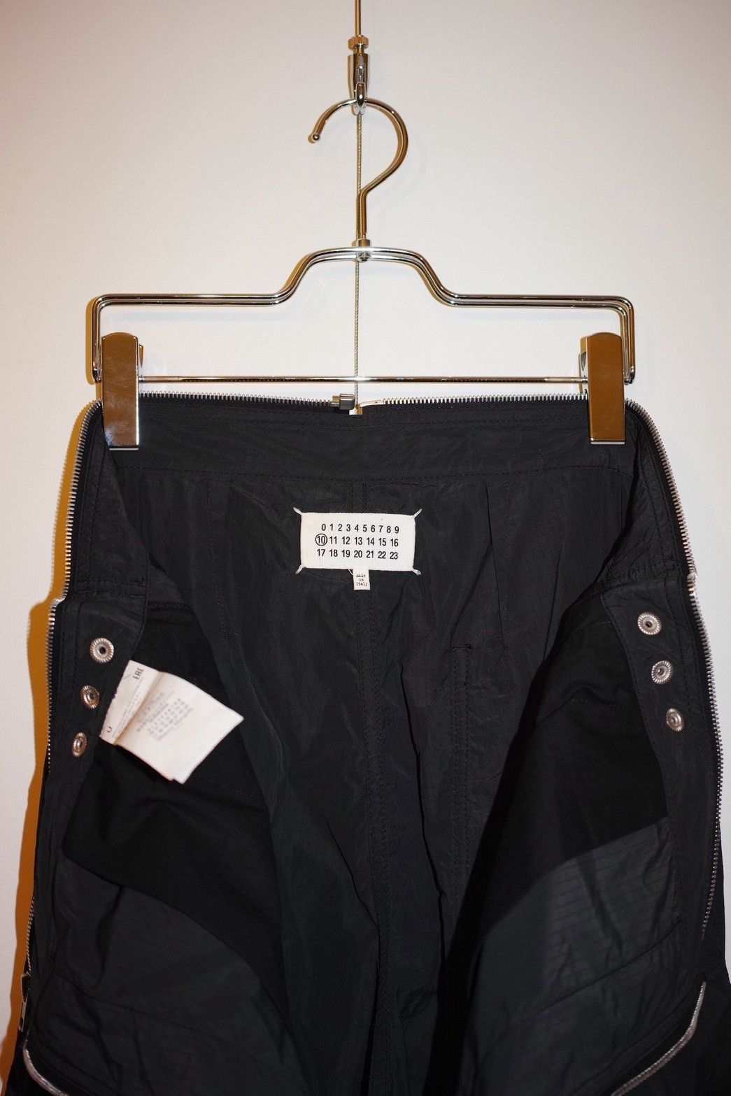 Maison Margiela Maison Margiela 19SS PARACHUTE PANTS Nylon Carbon Size 36 Size US 36 / EU 52 - 4 Thumbnail