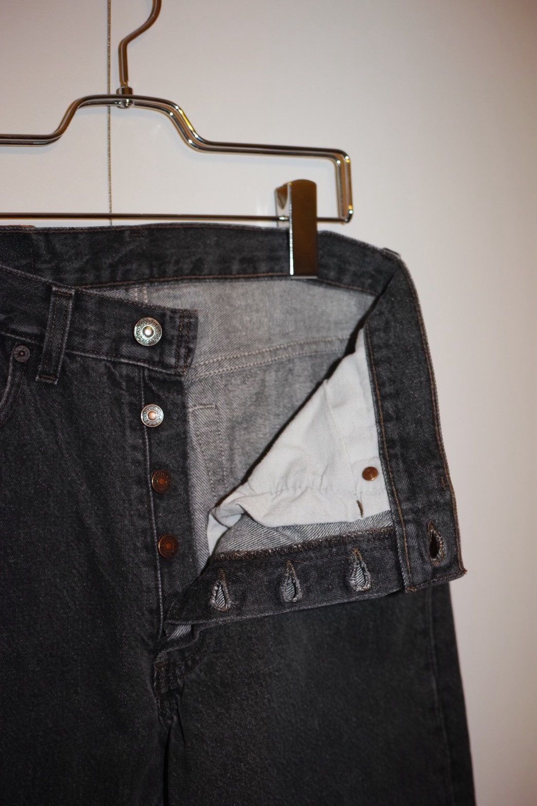 Levi's Levi's 90s 501 BLACK Pre-Dyed Made in USA Jeans Size 31 Size US 31 - 5 Thumbnail