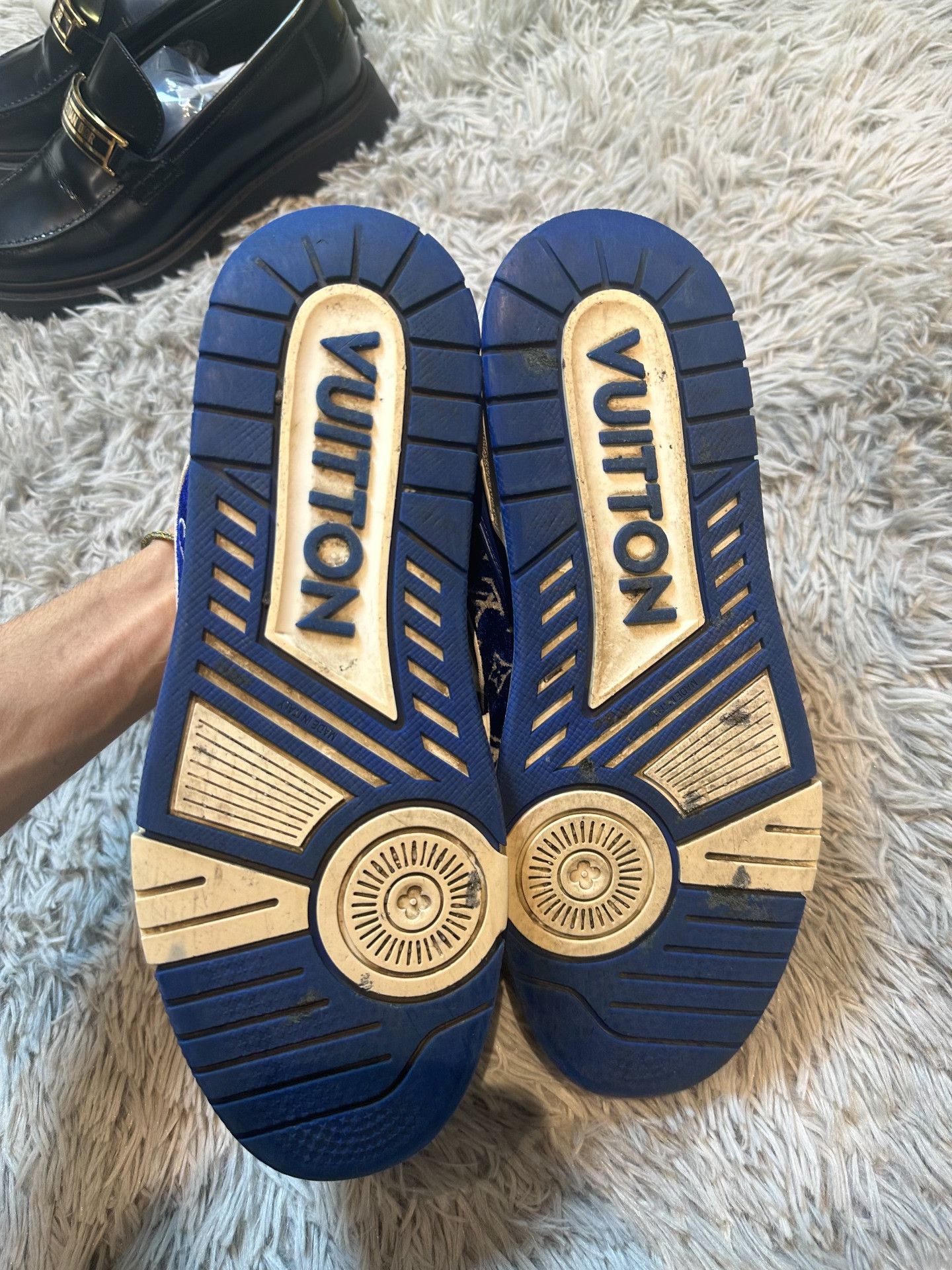 Louis Vuitton Louis Vuitton LV Trainer Blue Flocked Size US 7 / EU 40 - 5 Thumbnail