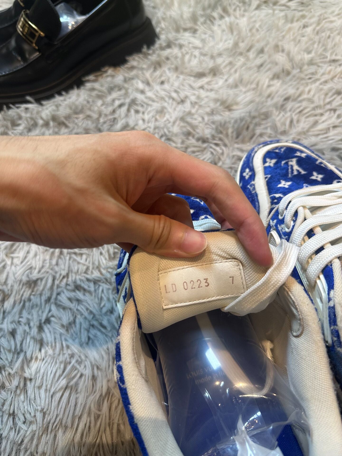 Louis Vuitton Louis Vuitton LV Trainer Blue Flocked Size US 7 / EU 40 - 6 Thumbnail