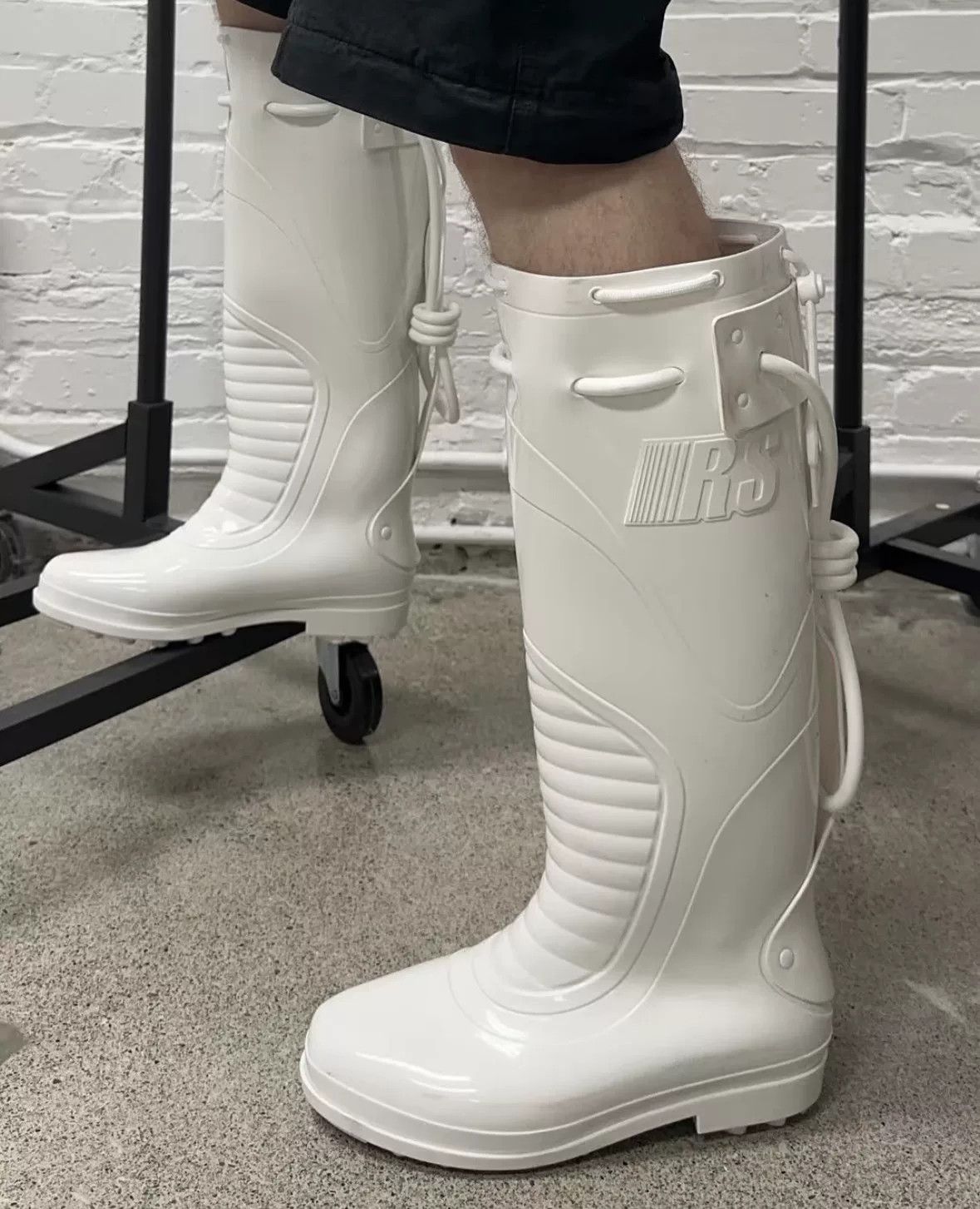 Raf Simons Raf Simons Blade Runner White Runway Rain Boots Size US 10 / EU 43 - 4 Thumbnail