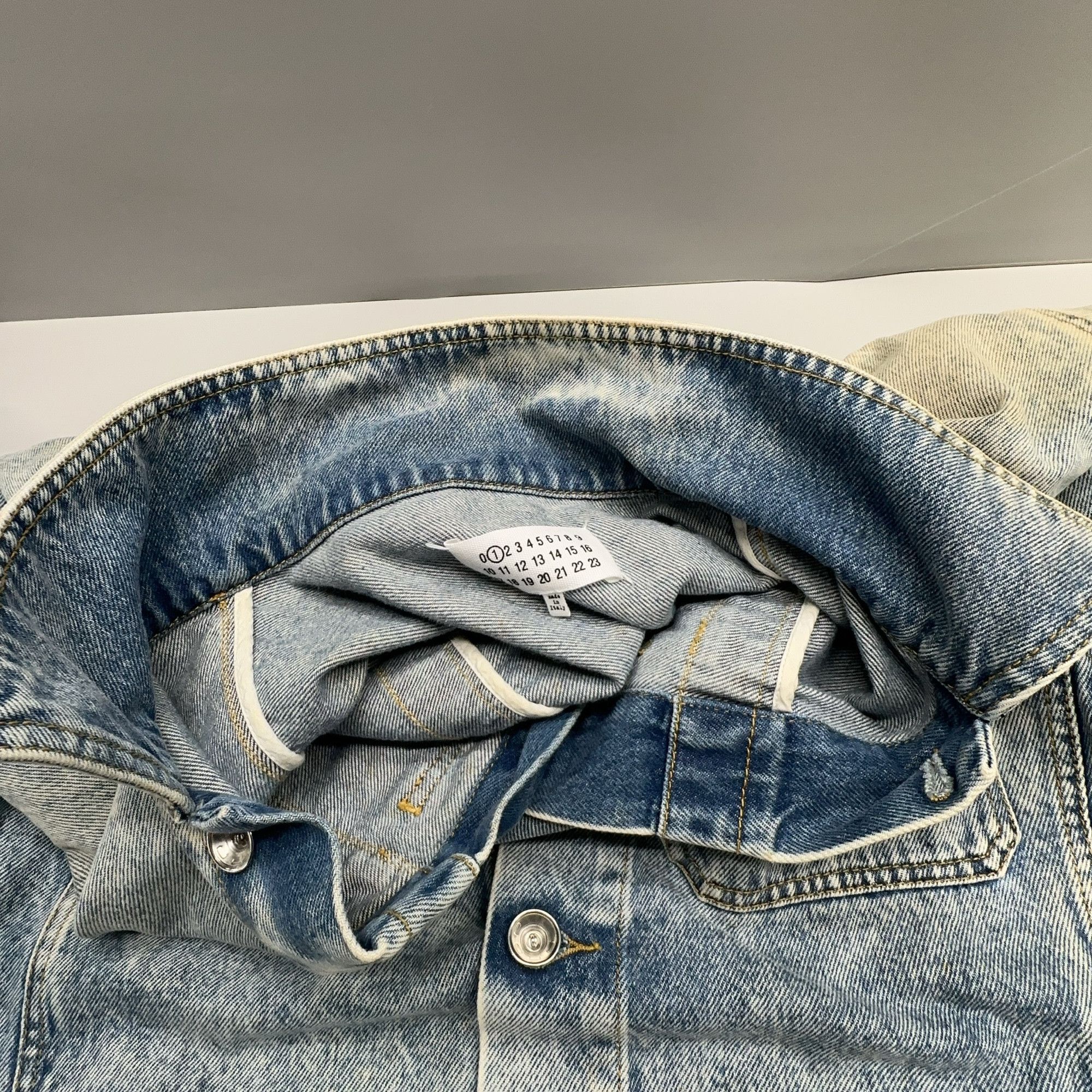 Maison Margiela Maison Margiela Light Wash Denim Jacket XS Size XS / US 0-2 / IT 36-38 - 6 Thumbnail