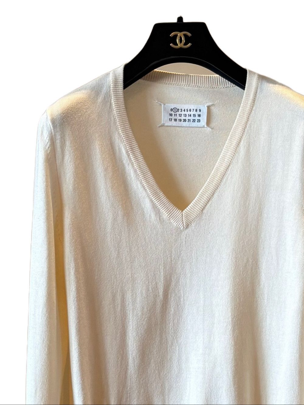 Maison Margiela Maison Margiela Buckled V-Neck Sweater Size M Size M / US 6-8 / IT 42-44 - 9 Thumbnail