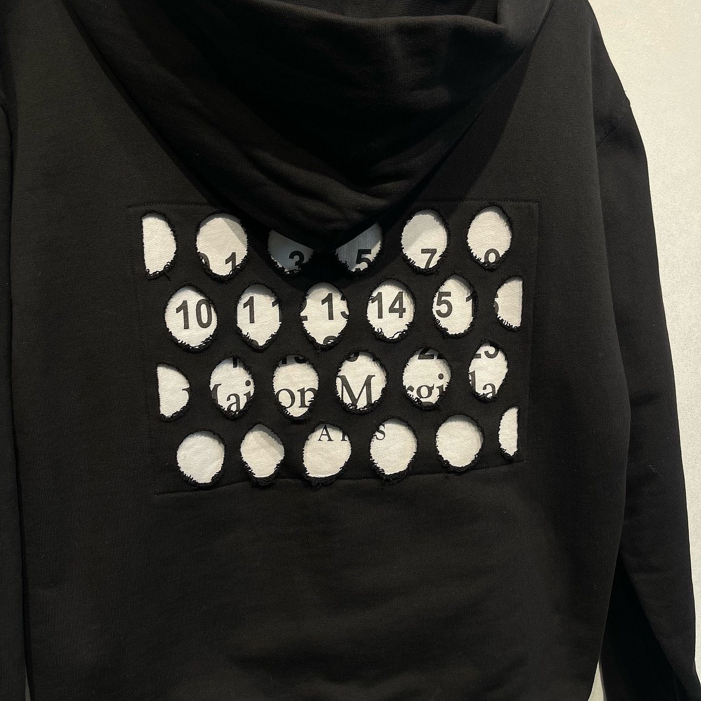 Maison Margiela Maison Margiela Cut-out Logo Hoodie Size S Size US S / EU 44-46 / 1 - 7 Thumbnail
