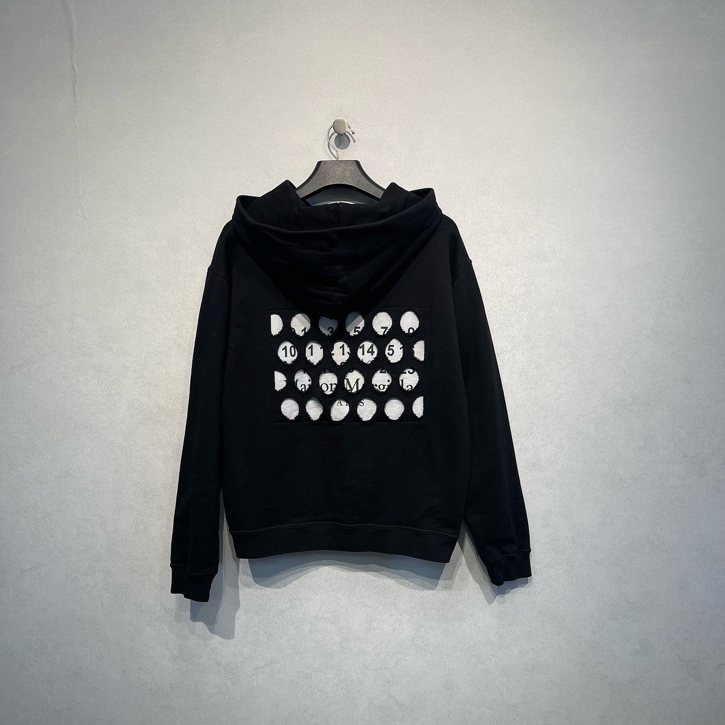 Maison Margiela Maison Margiela Cut-out Logo Hoodie Size S Size US S / EU 44-46 / 1 - 2 Thumbnail