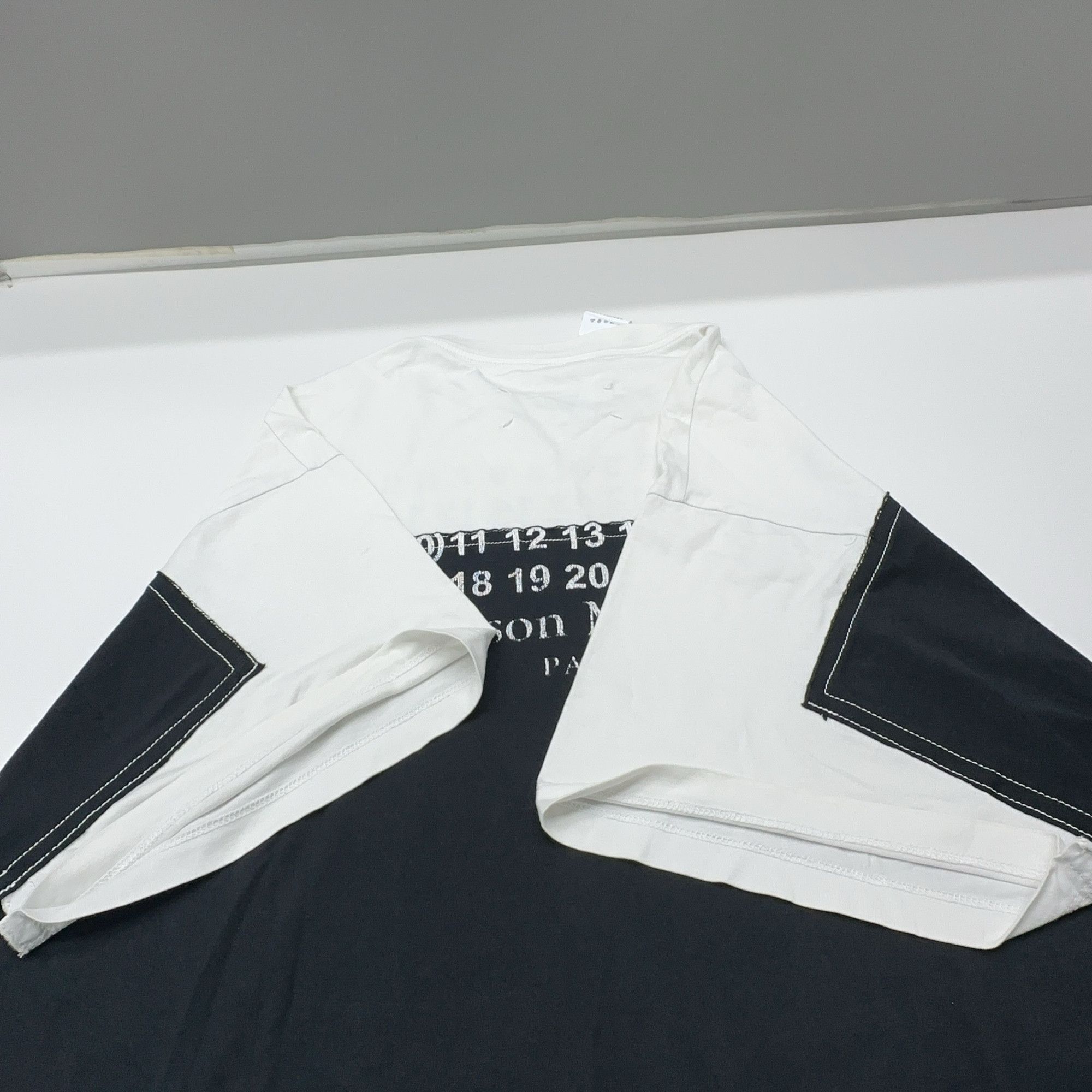 Maison Margiela Maison Margiela Numeric Logo Colorblock T-Shirt Size 44 Size US S / EU 44-46 / 1 - 11 Thumbnail