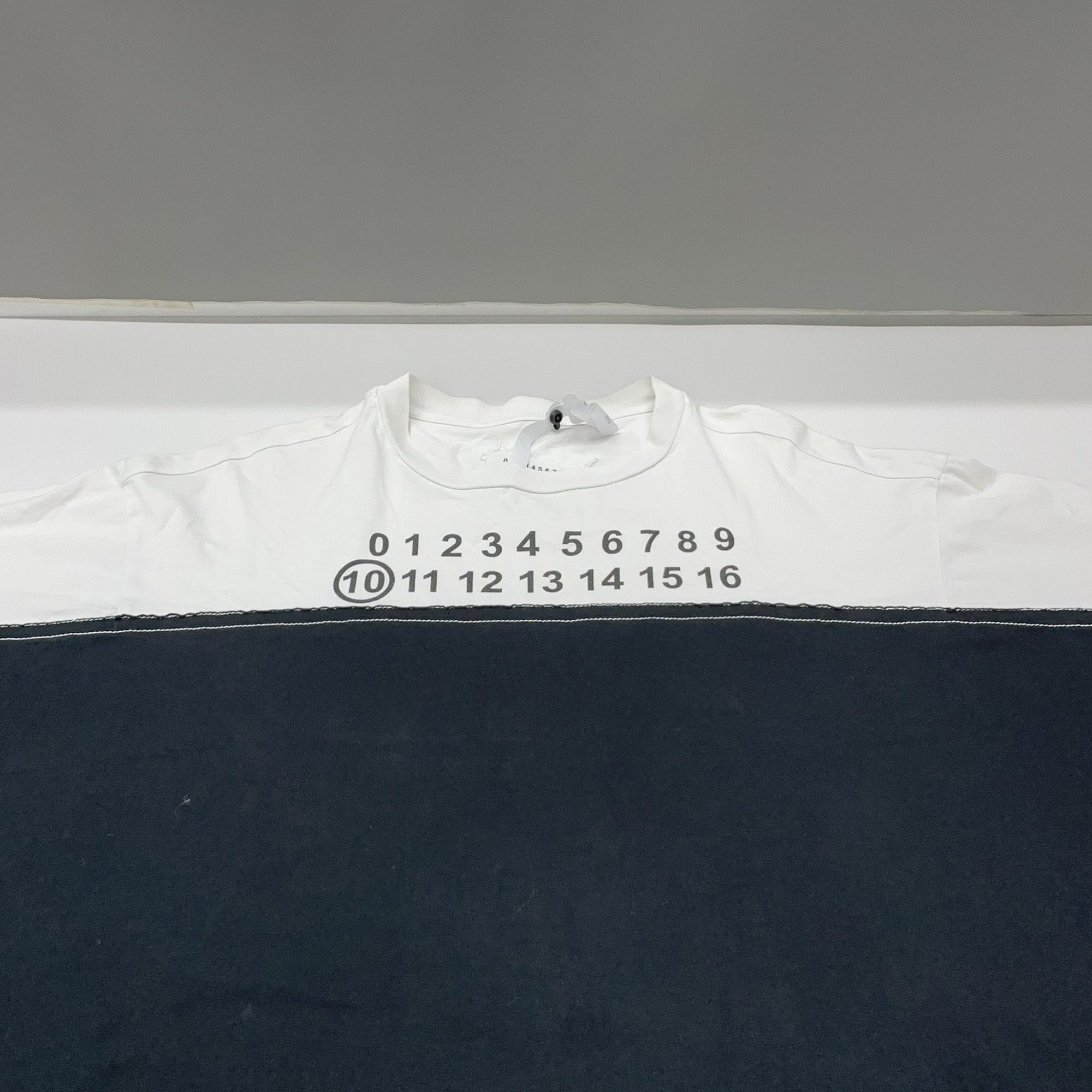Maison Margiela Maison Margiela Numeric Logo Colorblock T-Shirt Size 44 Size US S / EU 44-46 / 1 - 9 Thumbnail