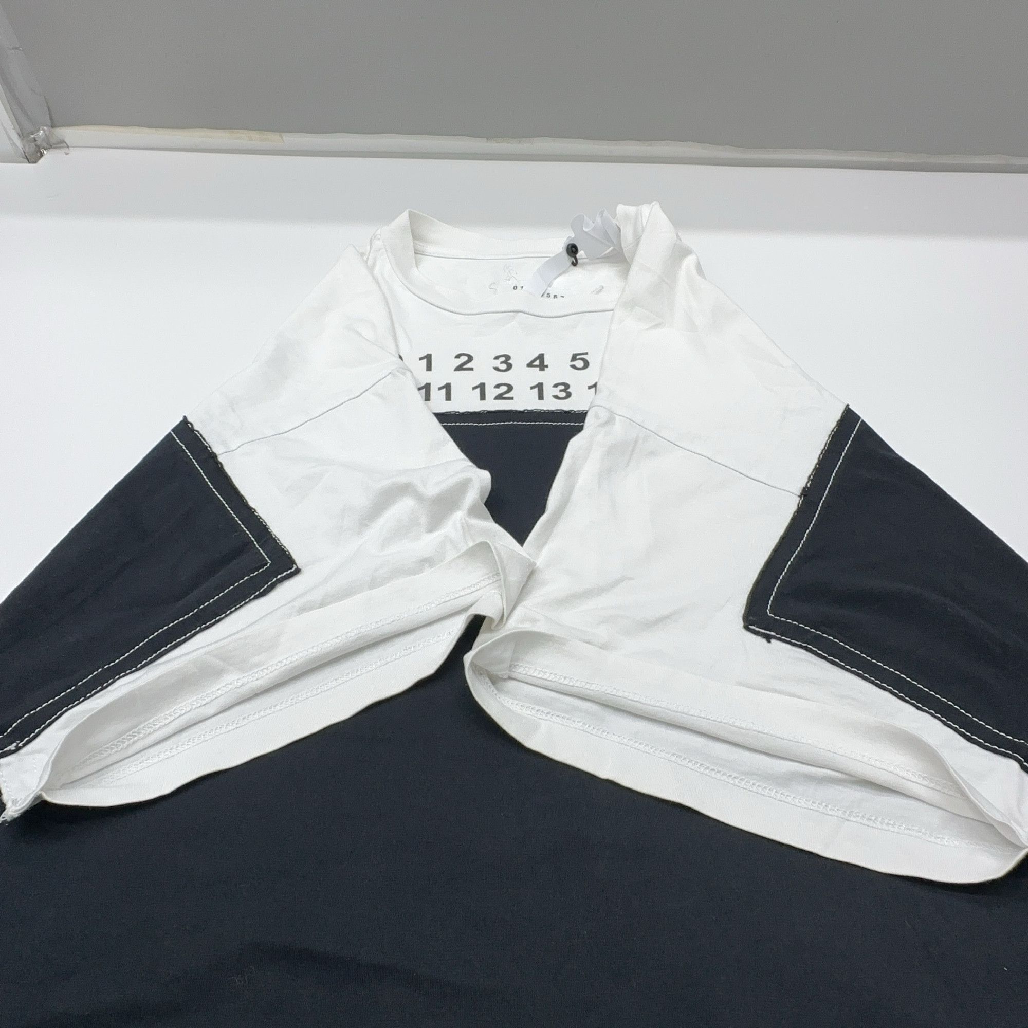 Maison Margiela Maison Margiela Numeric Logo Colorblock T-Shirt Size 44 Size US S / EU 44-46 / 1 - 8 Thumbnail