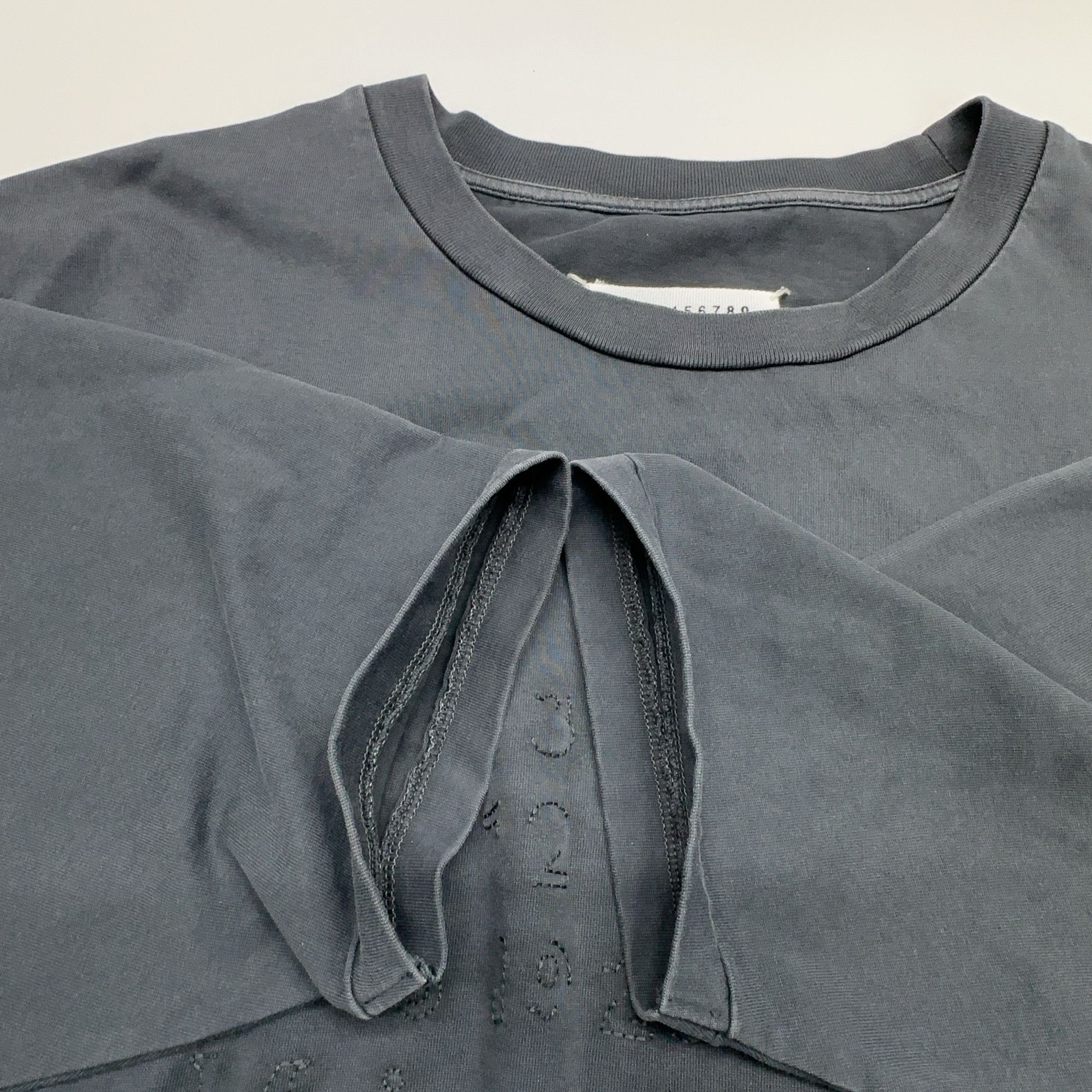 Maison Margiela Maison Margiela Number Logo T-Shirt Size L Size US L / EU 52-54 / 3 - 8 Thumbnail