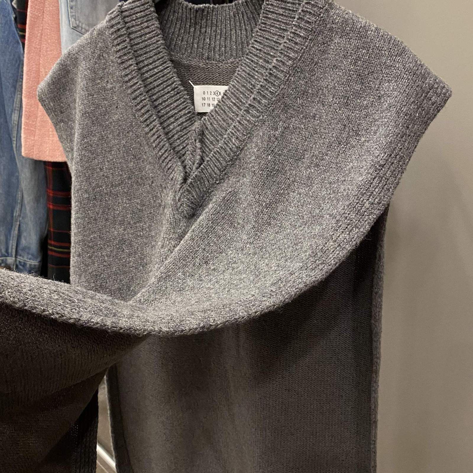 Maison Margiela Maison Margiela Gray V-Neck Knit Vest Size S Size US S / EU 44-46 / 1 - 6 Thumbnail