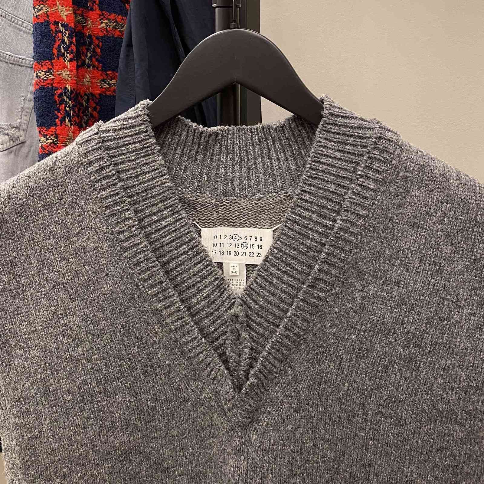 Maison Margiela Maison Margiela Gray V-Neck Knit Vest Size S Size US S / EU 44-46 / 1 - 3 Thumbnail