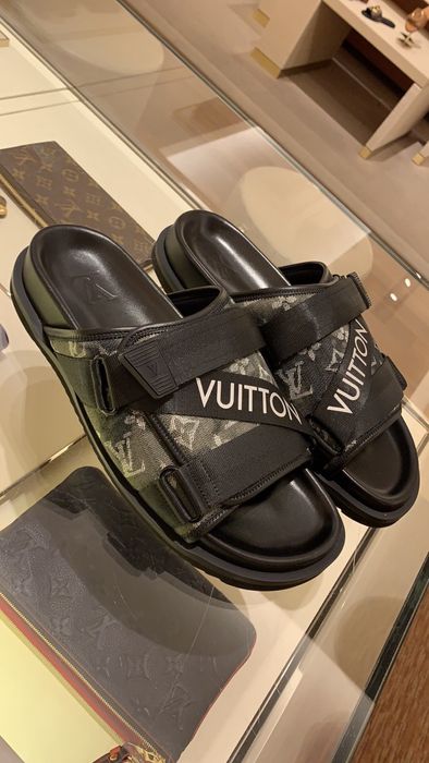 Louis Vuitton Louis Vuitton Honolulu Mule sandals black reflective