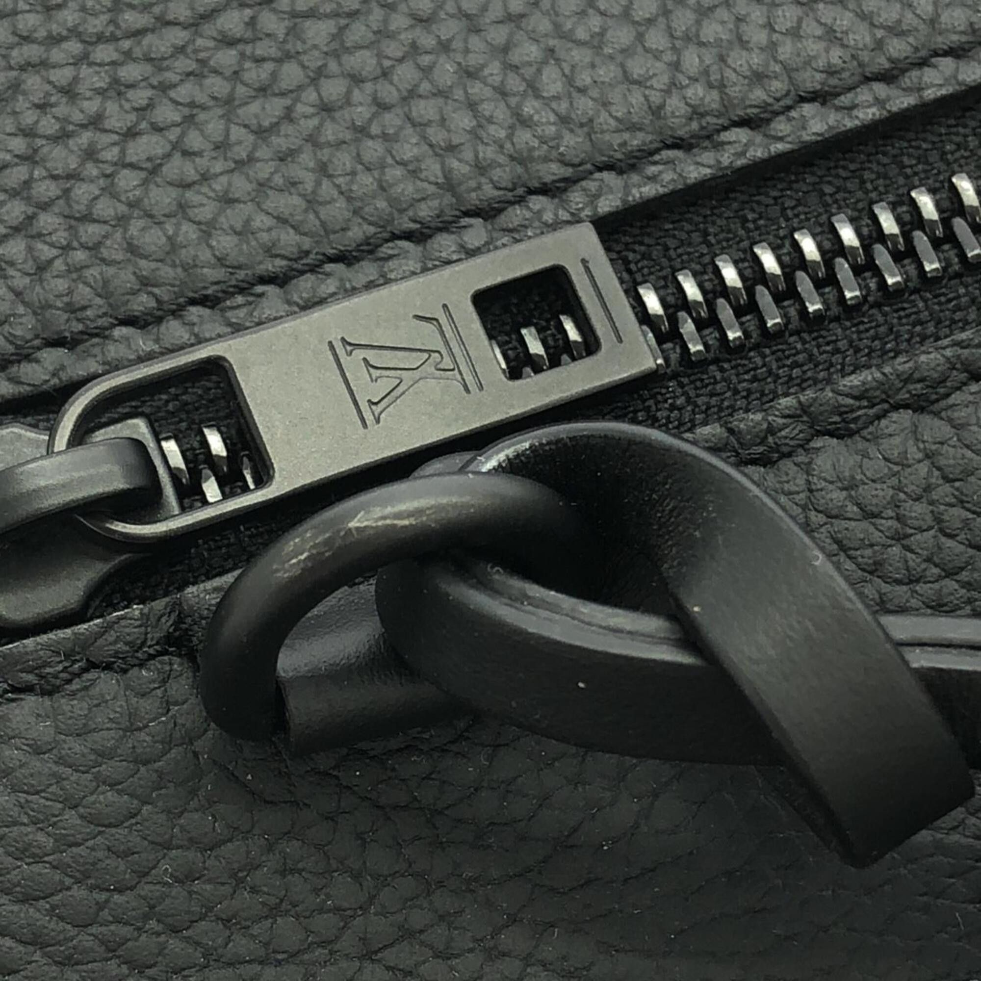 Louis Vuitton Louis Vuitton LV Aerogram Takeoff Handbag Pouch M69837 Size ONE SIZE - 4 Thumbnail
