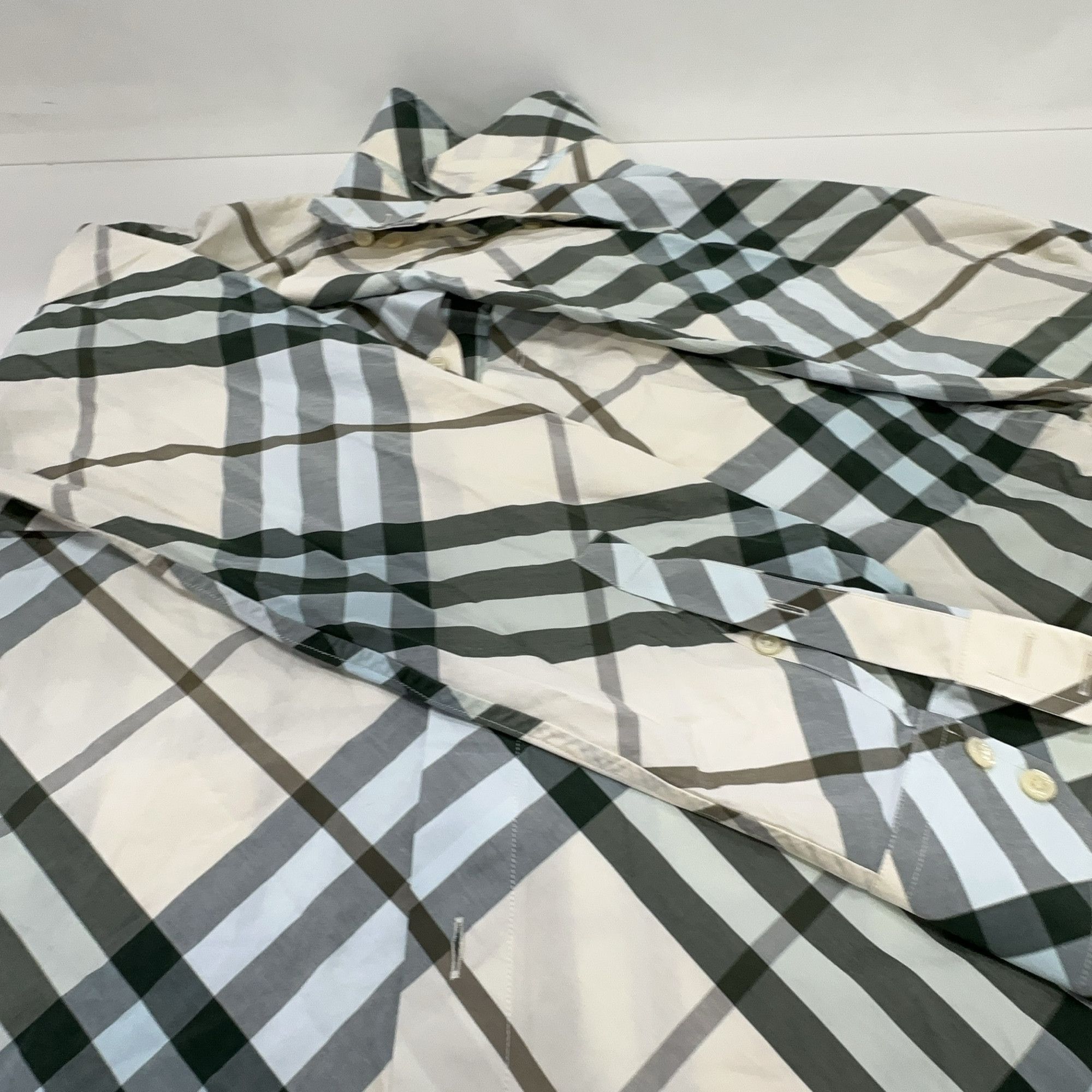 Burberry Burberry Check Print Button Up Shirt Size M Size US M / EU 48-50 / 2 - 9 Thumbnail