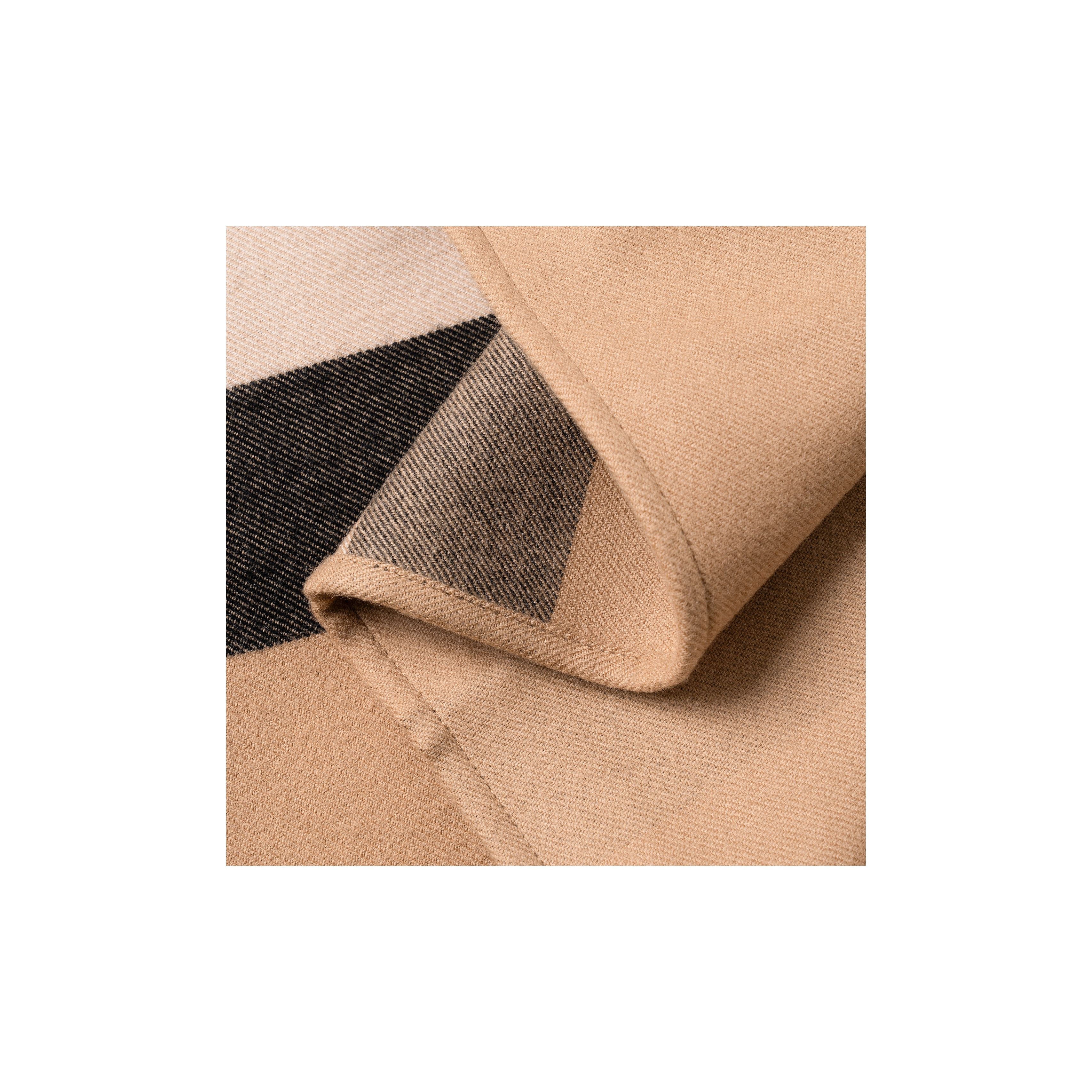 Burberry Burberry Reversible Plaid Wool Cape ONE SIZE Size ONE SIZE - 11 Thumbnail