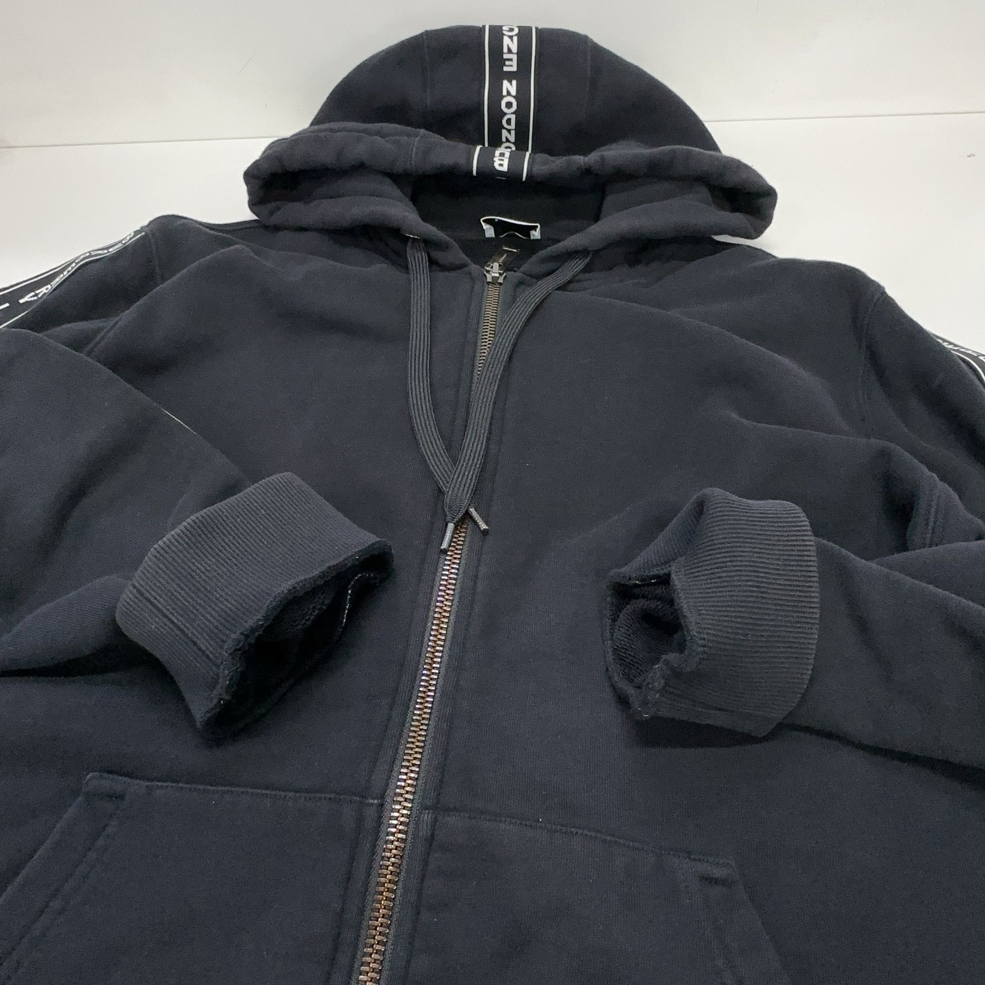 Burberry Burberry Logo Tape Zip Hoodie Size XL Size US XL / EU 56 / 4 - 11 Thumbnail