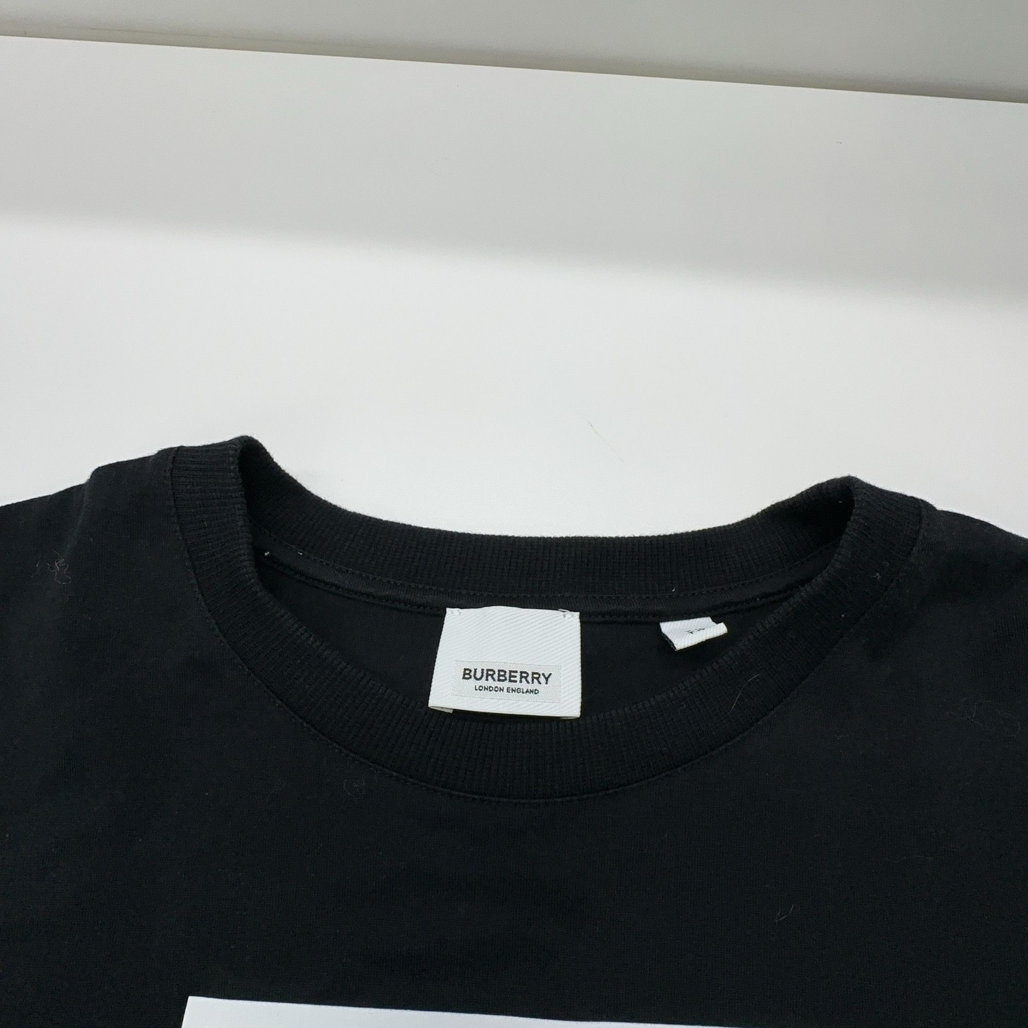 Burberry Burberry Logo Patch T-Shirt Size XL Size US XL / EU 56 / 4 - 6 Thumbnail