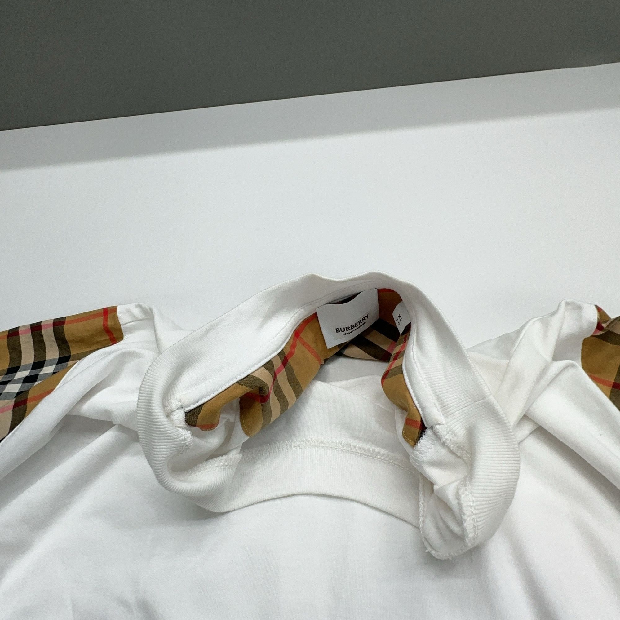 Burberry Burberry Check Sleeve T-Shirt Size XL Size XL / US 12-14 / IT 48-50 - 6 Thumbnail