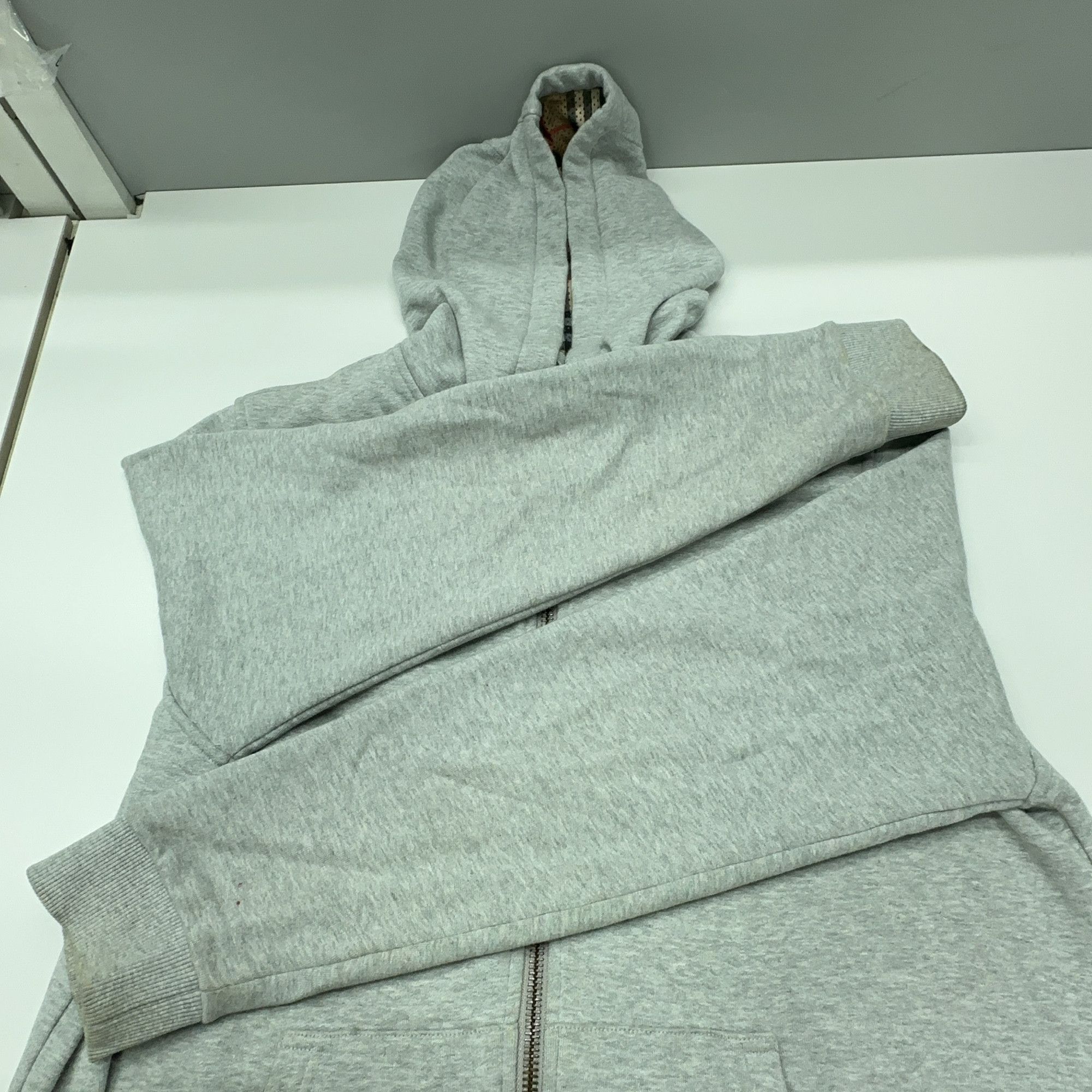 Burberry Burberry Check Lined Zip Hoodie Grey Size L Size US L / EU 52-54 / 3 - 12 Thumbnail
