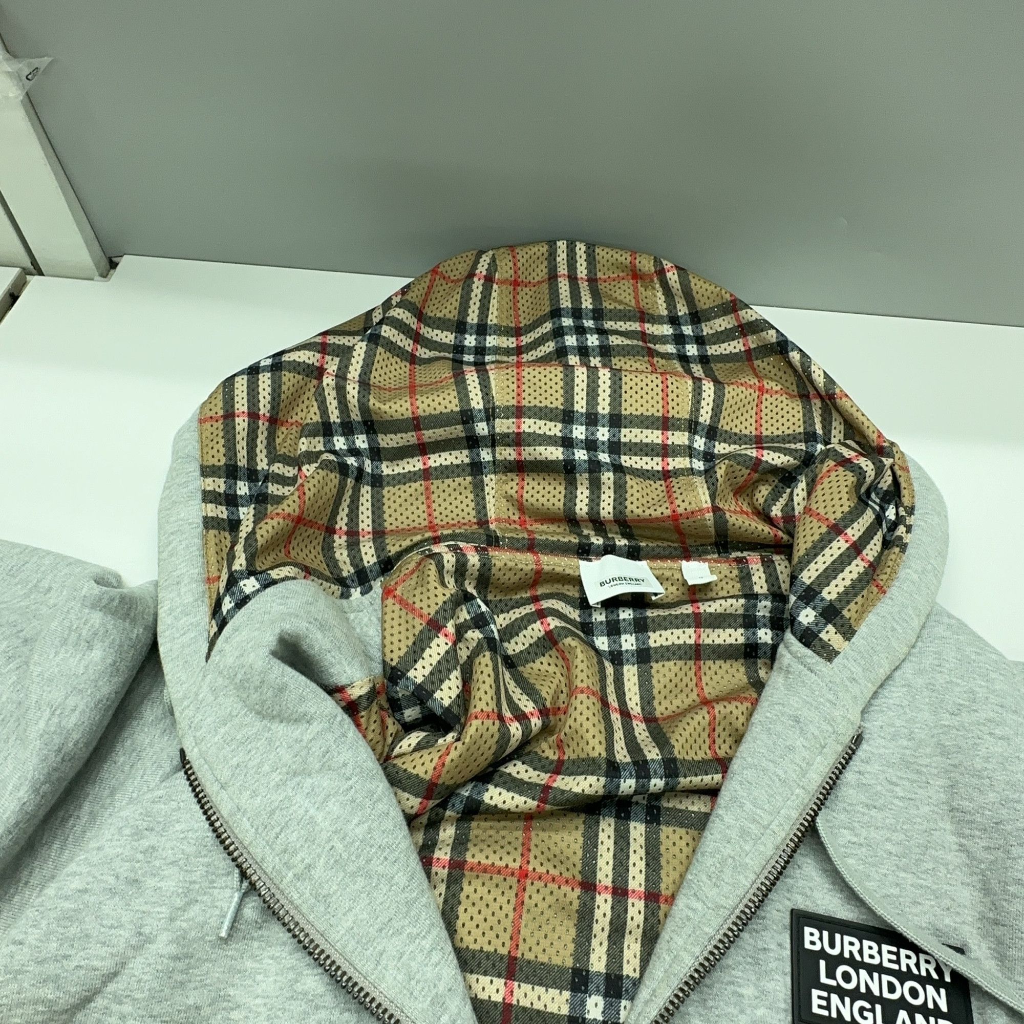 Burberry Burberry Check Lined Zip Hoodie Grey Size L Size US L / EU 52-54 / 3 - 8 Thumbnail