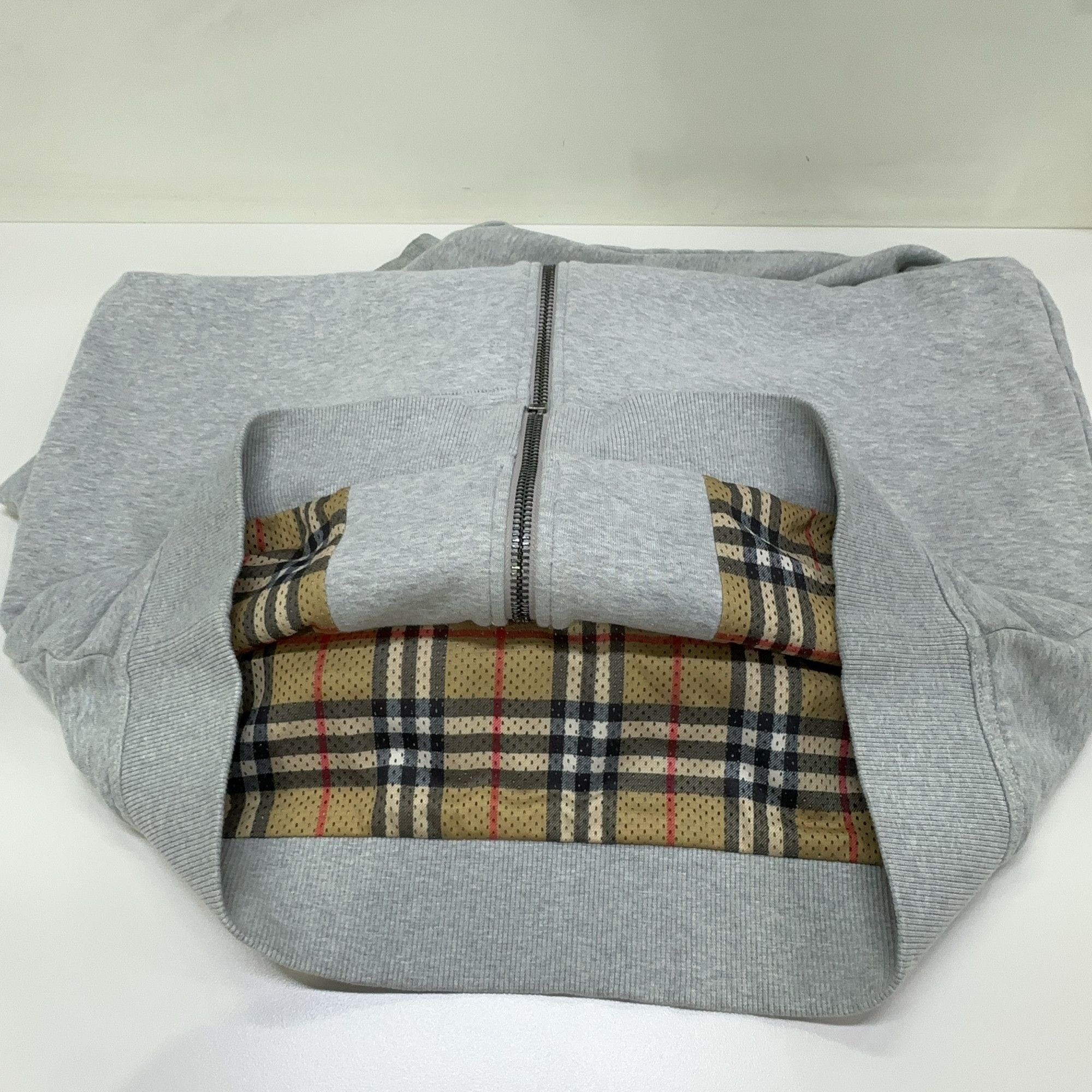 Burberry Burberry Check Lined Zip Up Hoodie Size L Size US L / EU 52-54 / 3 - 11 Thumbnail
