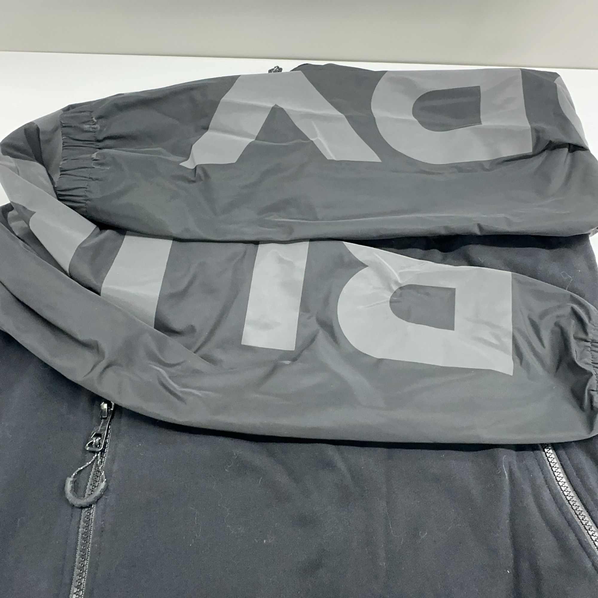 Burberry Burberry Logo Print Hooded Jacket Size S Size US S / EU 44-46 / 1 - 9 Thumbnail