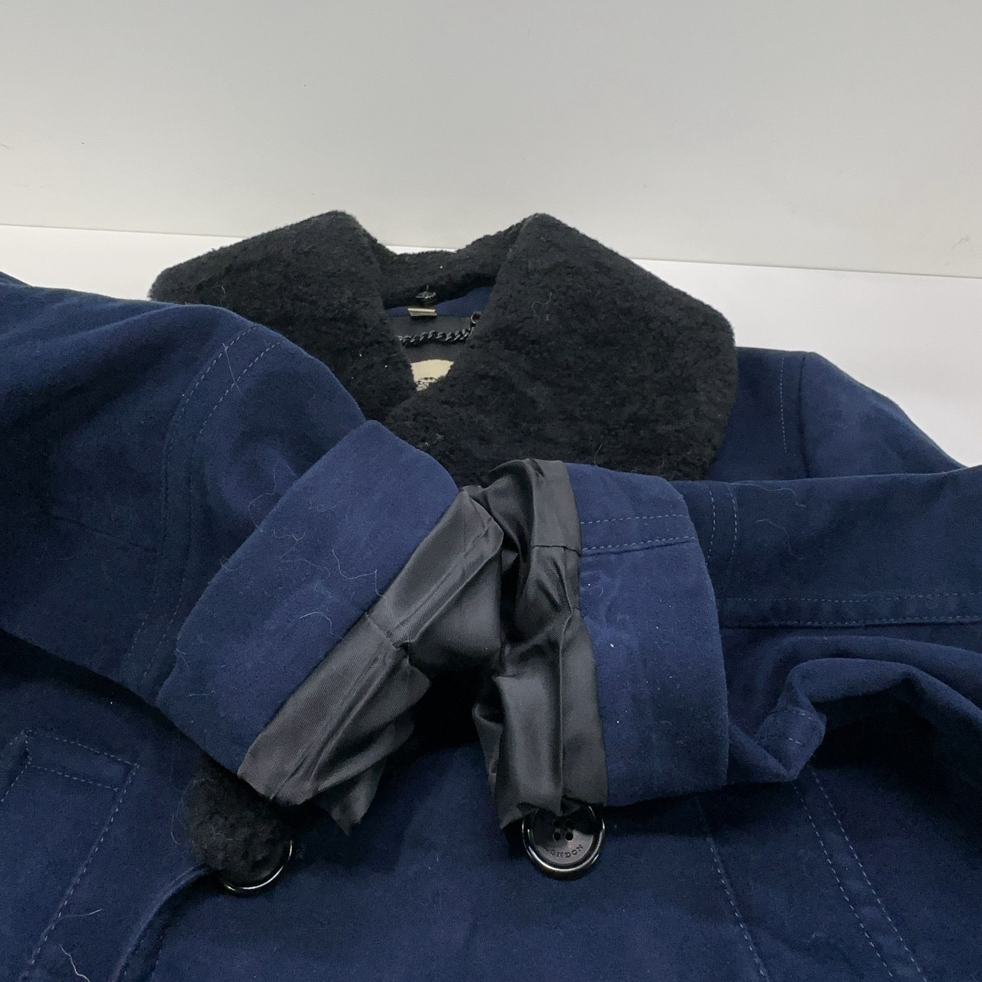 Burberry Burberry Shearling Collar Heavy Coat Size L Size US L / EU 52-54 / 3 - 8 Thumbnail