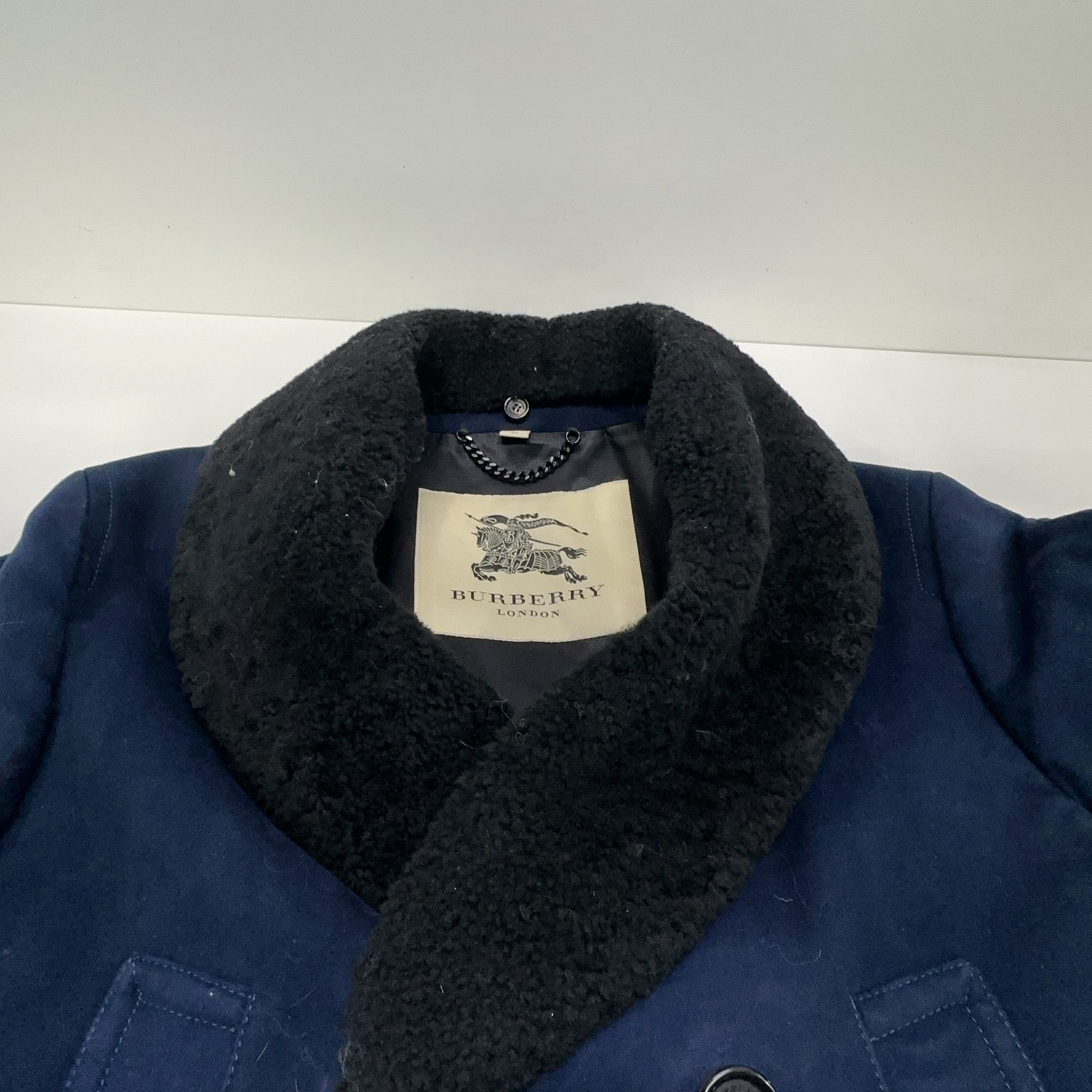 Burberry Burberry Shearling Collar Heavy Coat Size L Size US L / EU 52-54 / 3 - 6 Thumbnail
