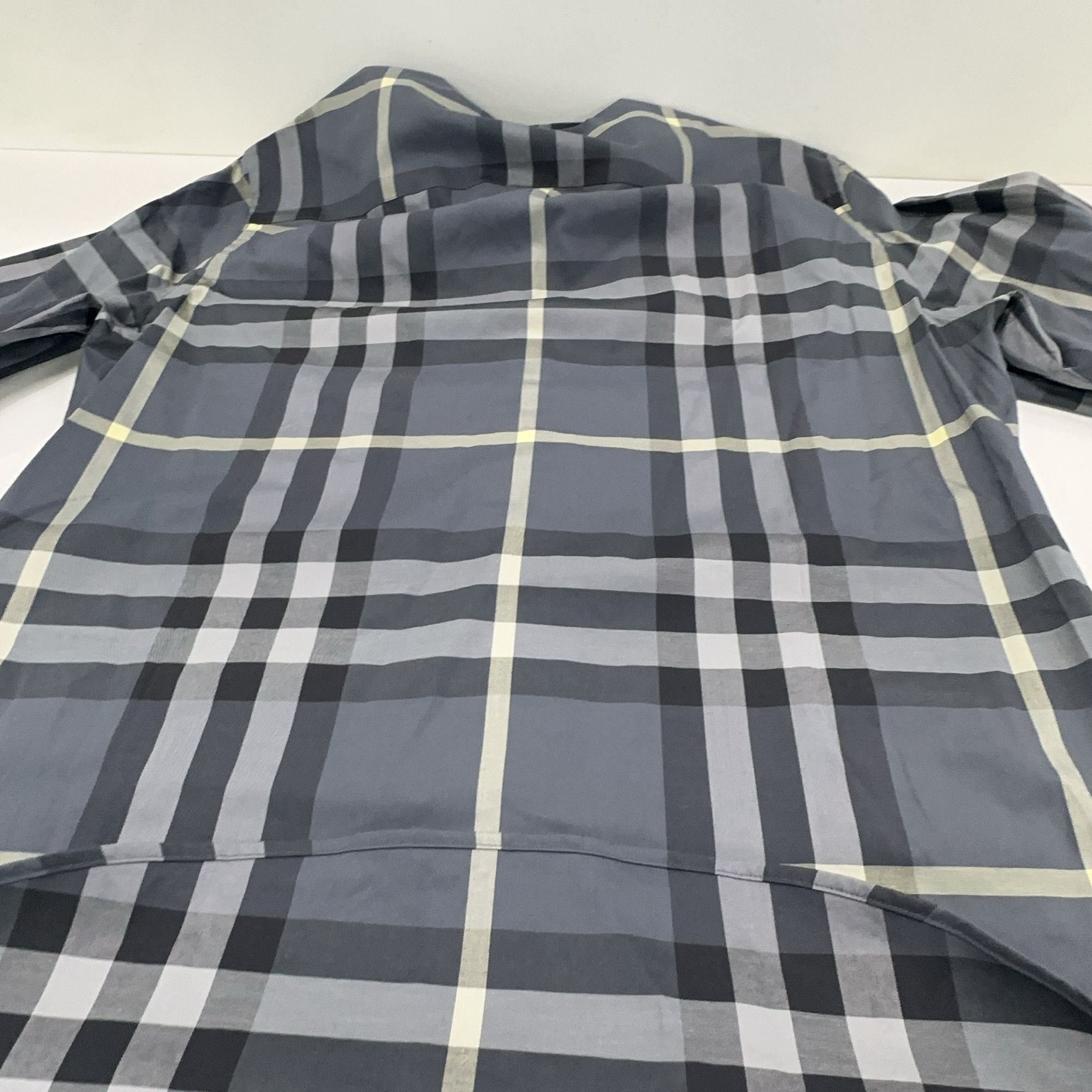 Burberry Burberry Check Button Up Shirt Size S Size US S / EU 44-46 / 1 - 15 Thumbnail