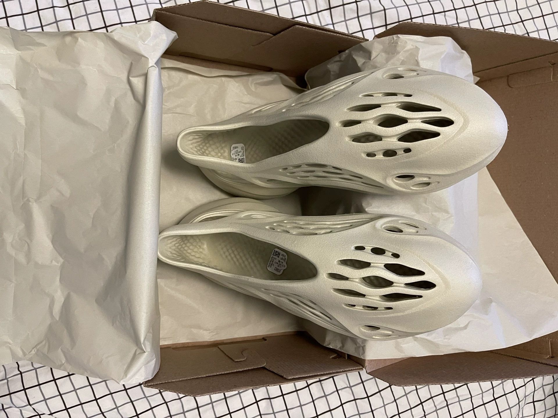 Yeezy Adidas Yeezy Foam Runner Sand FY4567 Size US 13 / EU 46 - 4 Thumbnail