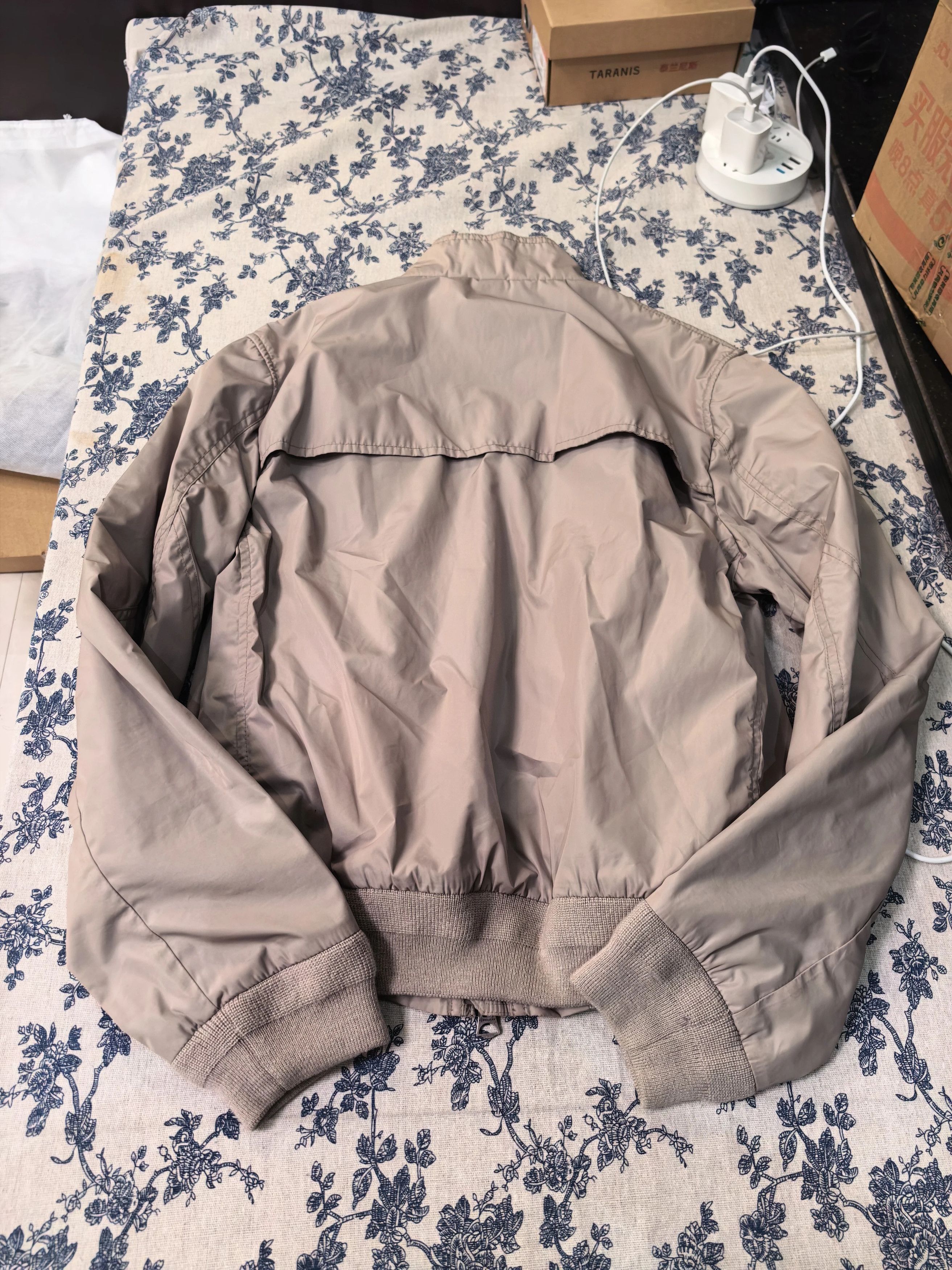 Burberry Embroidered Horseferry Jacket in Beige Size US S / EU 44-46 / 1 - 6 Thumbnail