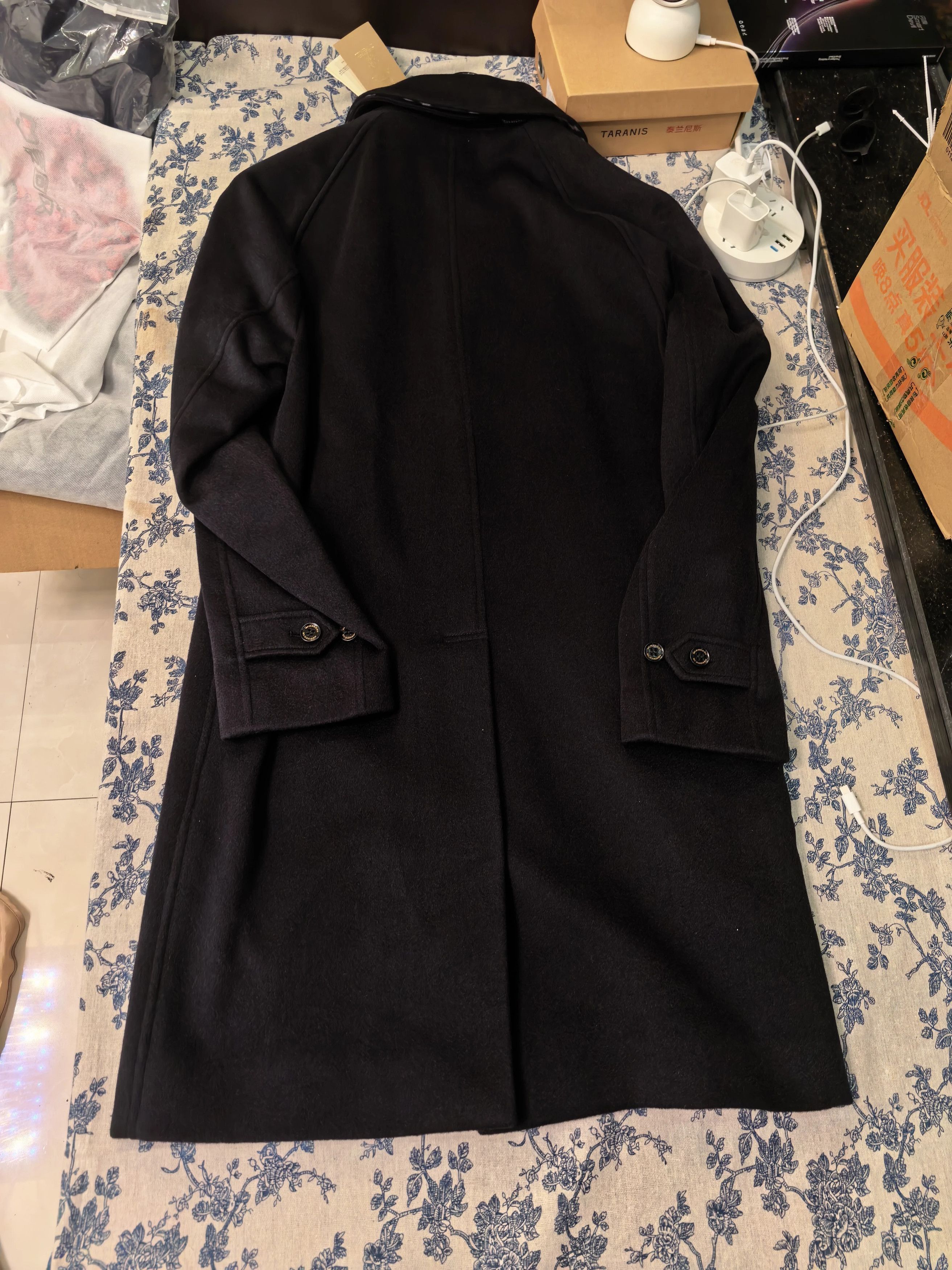 Burberry Classic Black Cashmere Balmacaan Coat Size US S / EU 44-46 / 1 - 8 Thumbnail