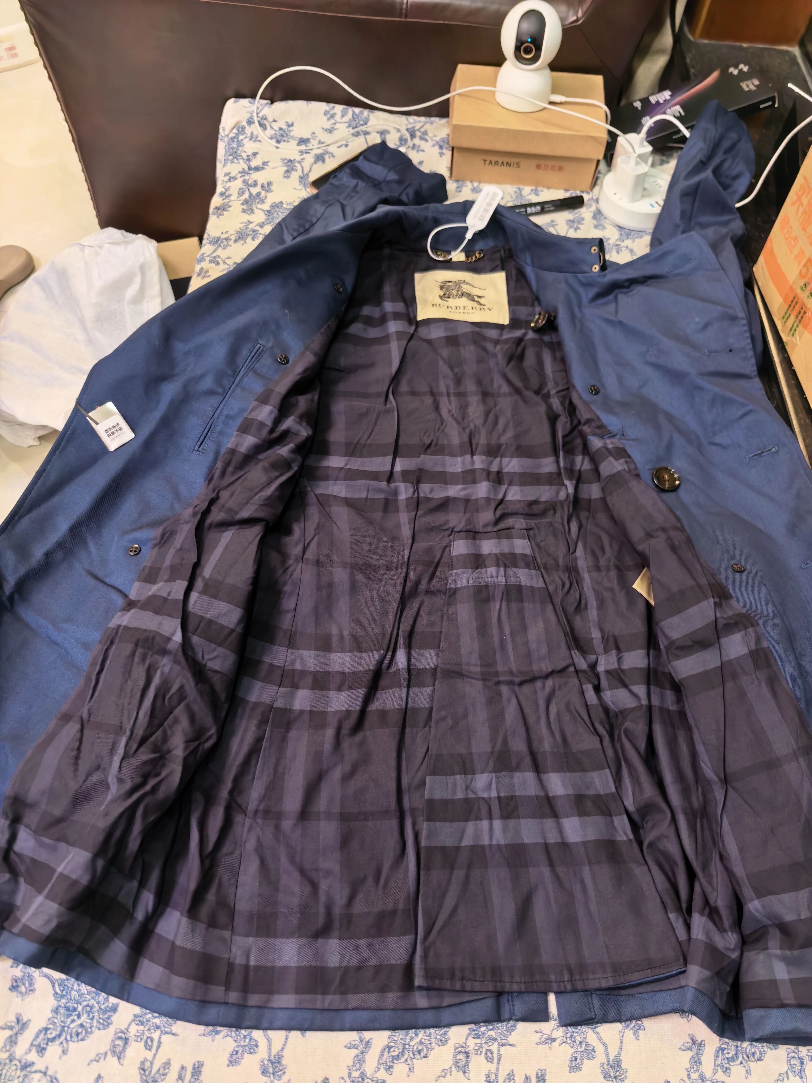 Burberry Classic Navy Blue Trench Coat in Size M Size US M / EU 48-50 / 2 - 5 Thumbnail