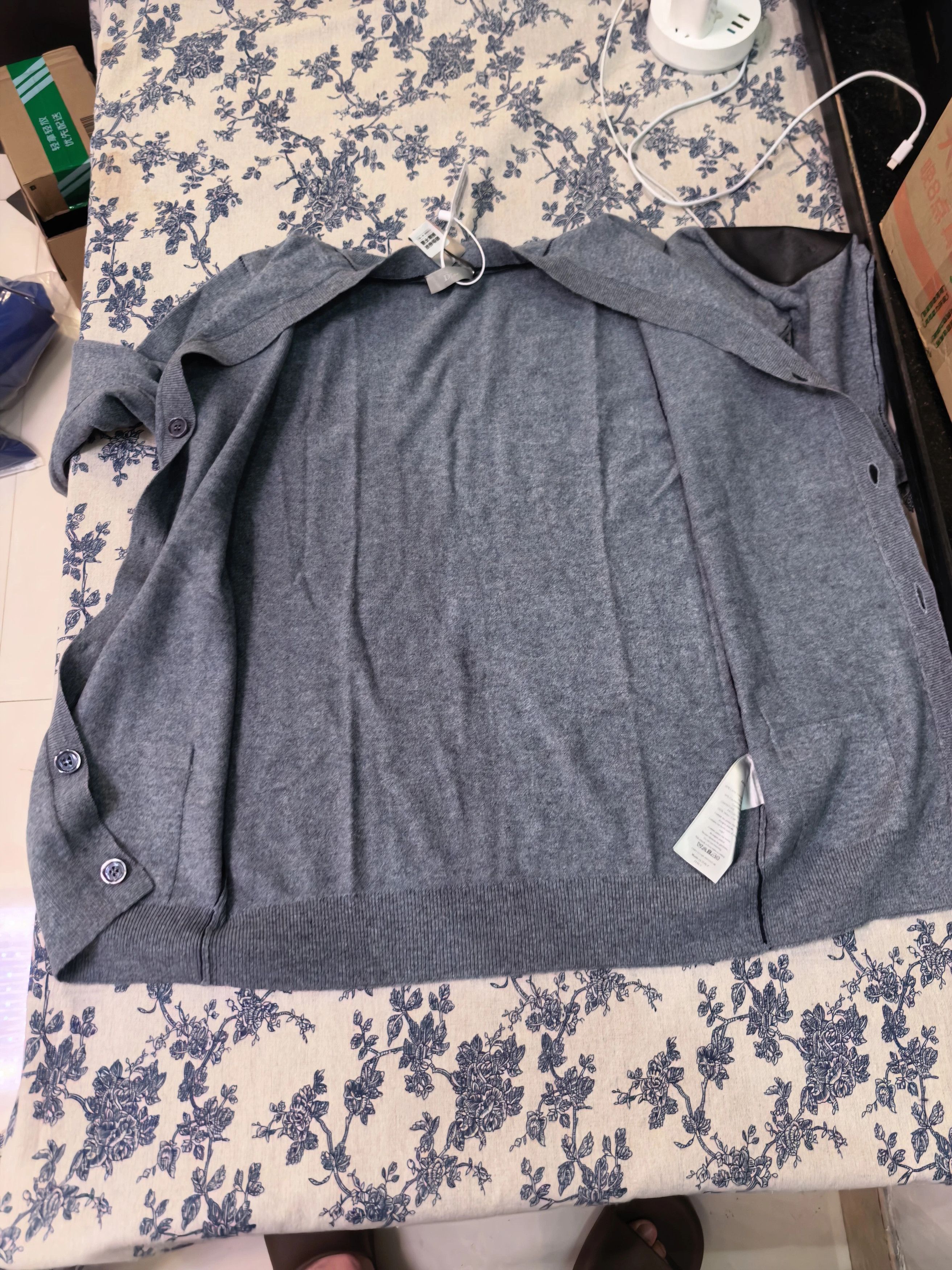 Dior Cashmere Cardigan with Lambskin Patch Size US XS / EU 42 / 0 - 4 Thumbnail
