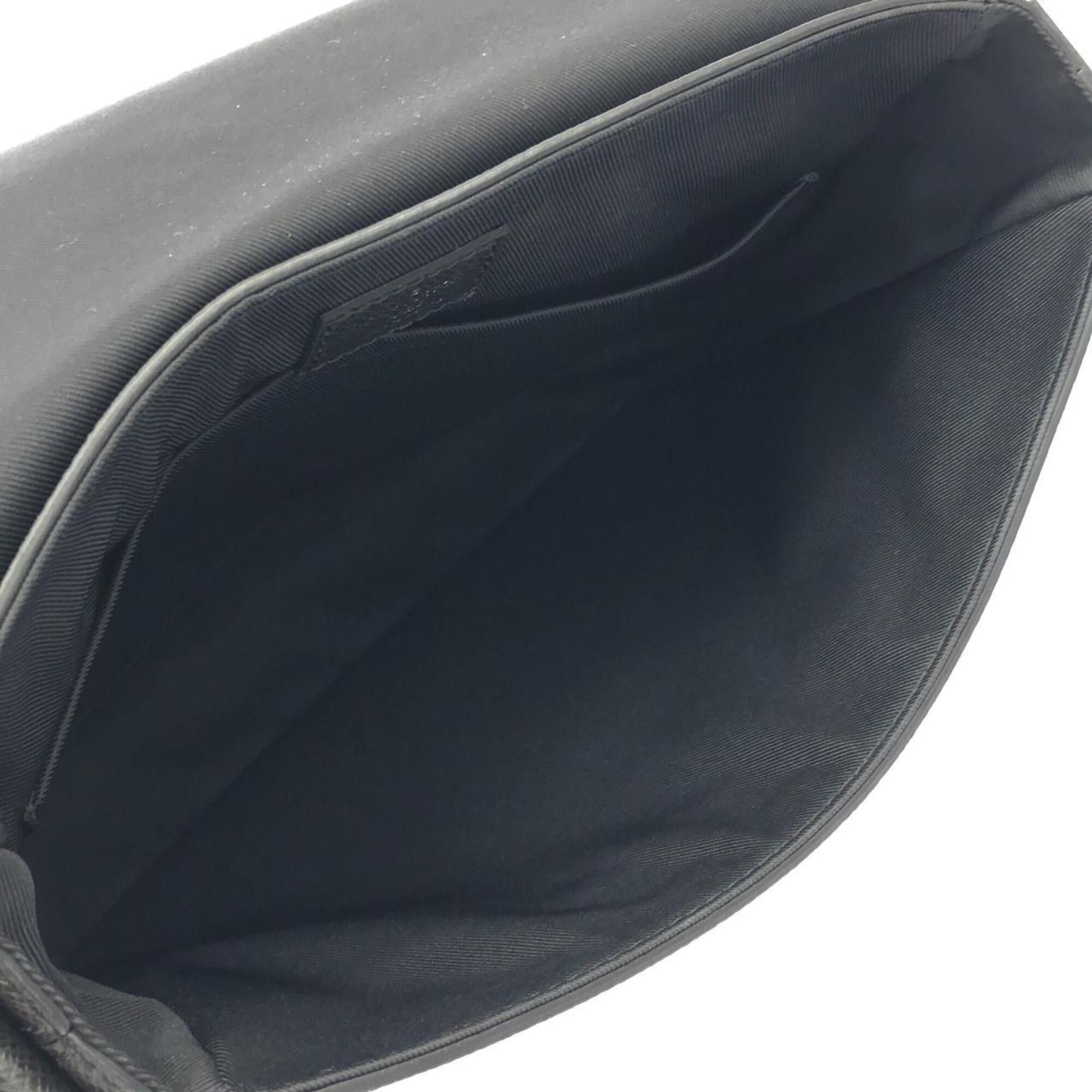 Louis Vuitton Louis Vuitton Taiga District PM M30850 Shoulder Bag Size ONE SIZE - 7 Thumbnail