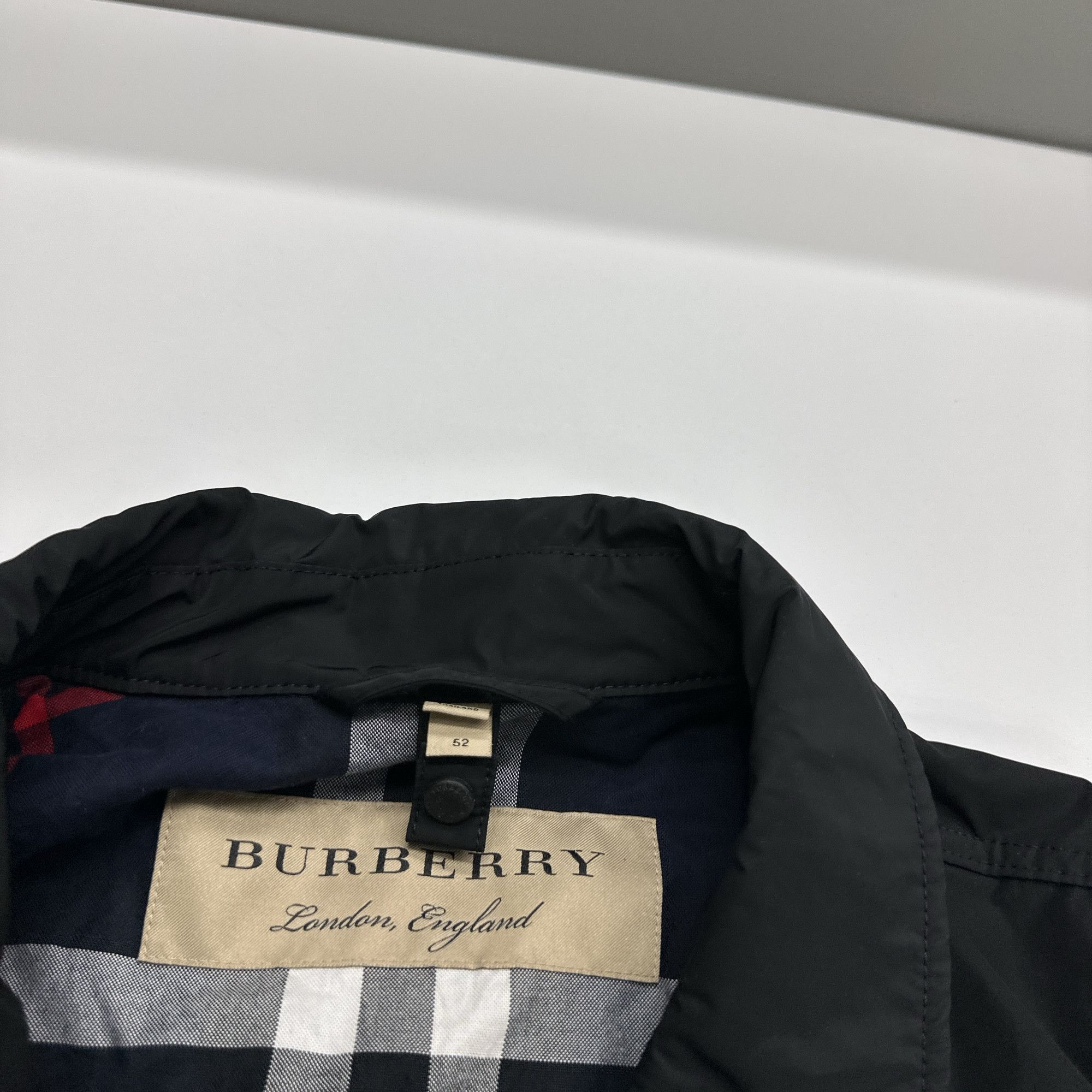 Burberry Burberry Check Collar Light Jacket Size L Size US L / EU 52-54 / 3 - 3 Thumbnail