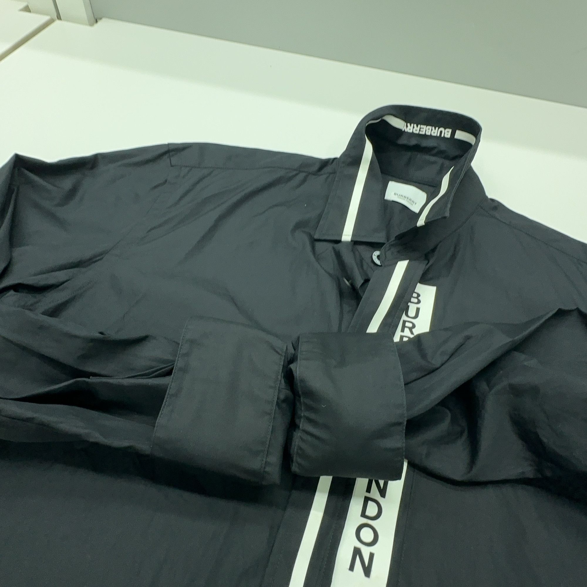 Burberry Burberry Logo Print Button Up Shirt Size M Size US M / EU 48-50 / 2 - 10 Thumbnail