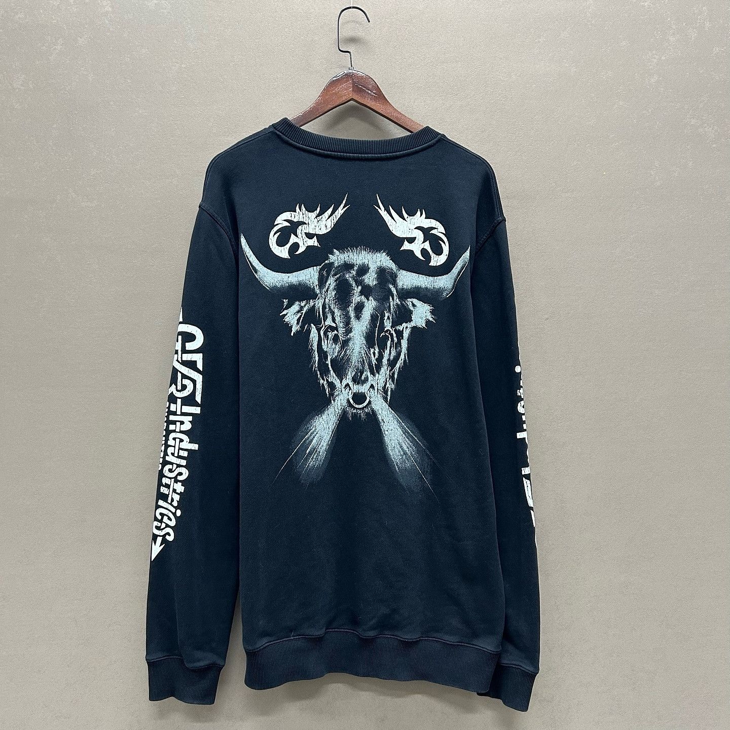 Givenchy Givenchy Bull Graphic Logo Sweatshirt XL Size US XL / EU 56 / 4 - 2 Thumbnail