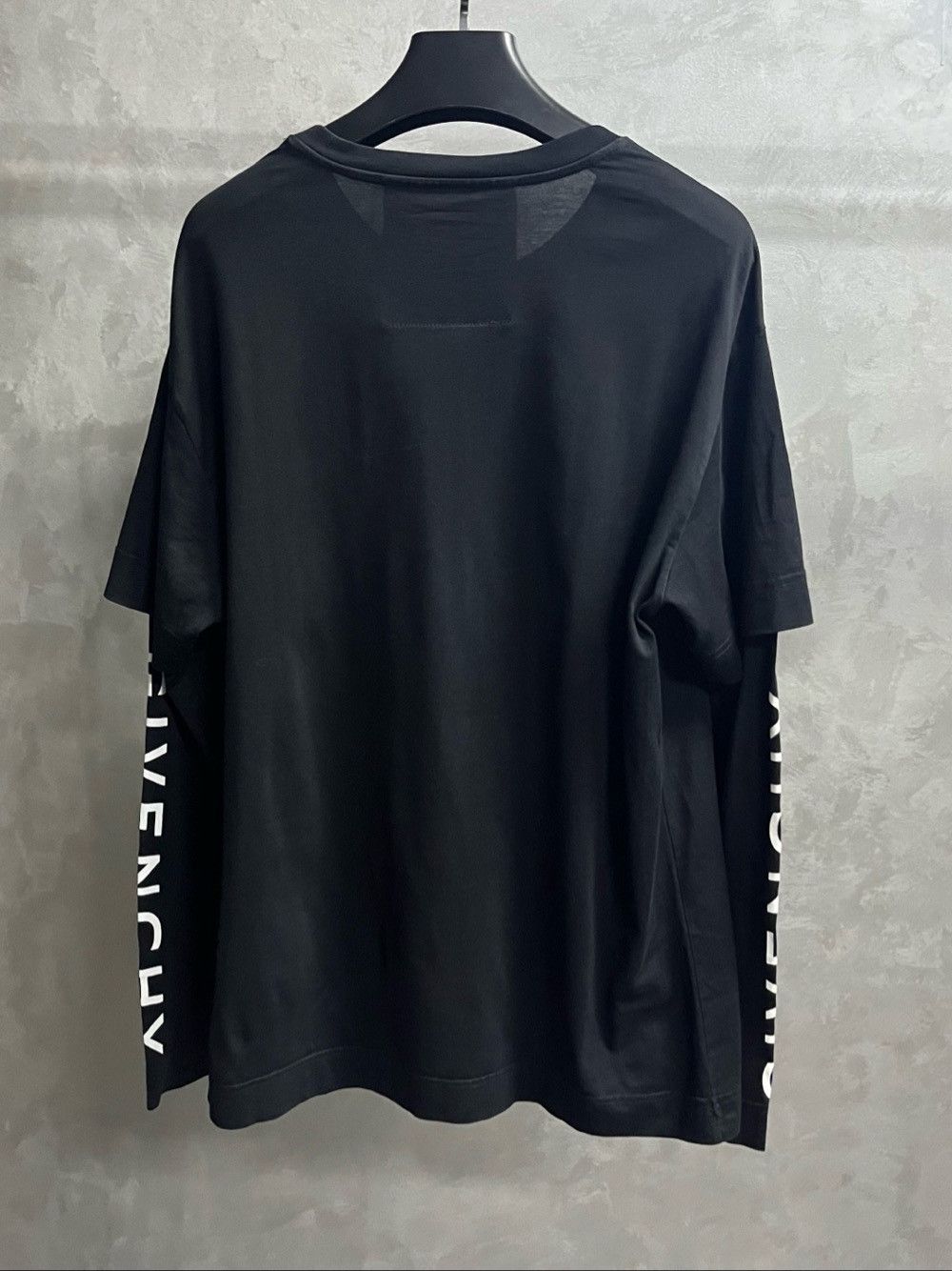 Givenchy Givenchy Logo Sleeve Long Sleeve T-Shirt Size L Size US L / EU 52-54 / 3 - 2 Thumbnail