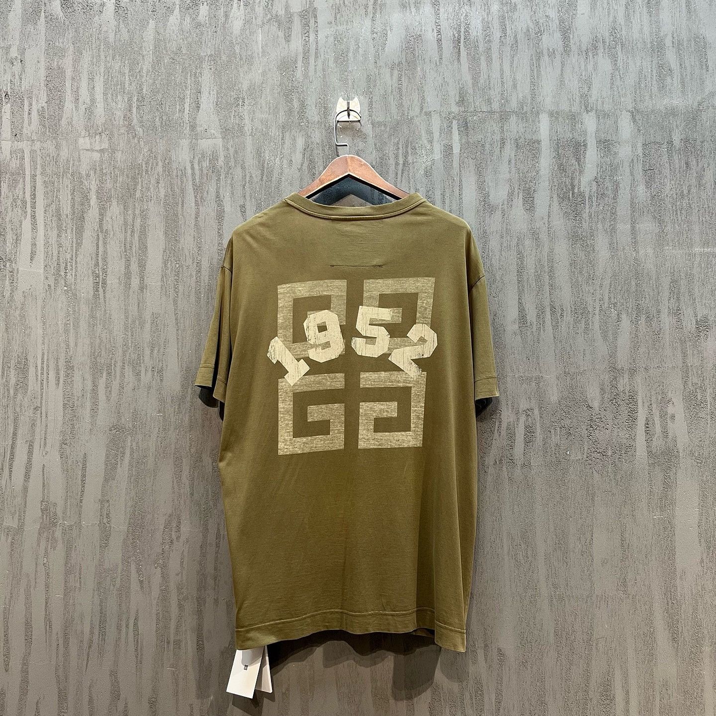 Givenchy Givenchy Logo Graphic T-Shirt Olive Size XL Size US XL / EU 56 / 4 - 2 Thumbnail