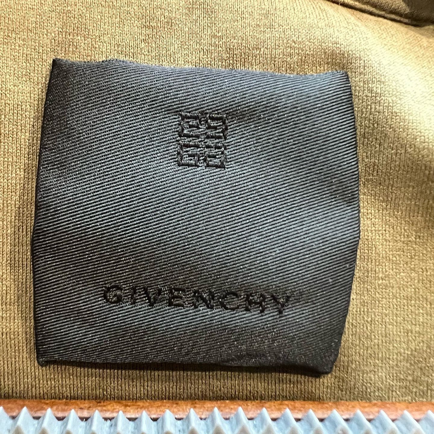 Givenchy Givenchy Logo Graphic T-Shirt Olive Size XL Size US XL / EU 56 / 4 - 3 Thumbnail