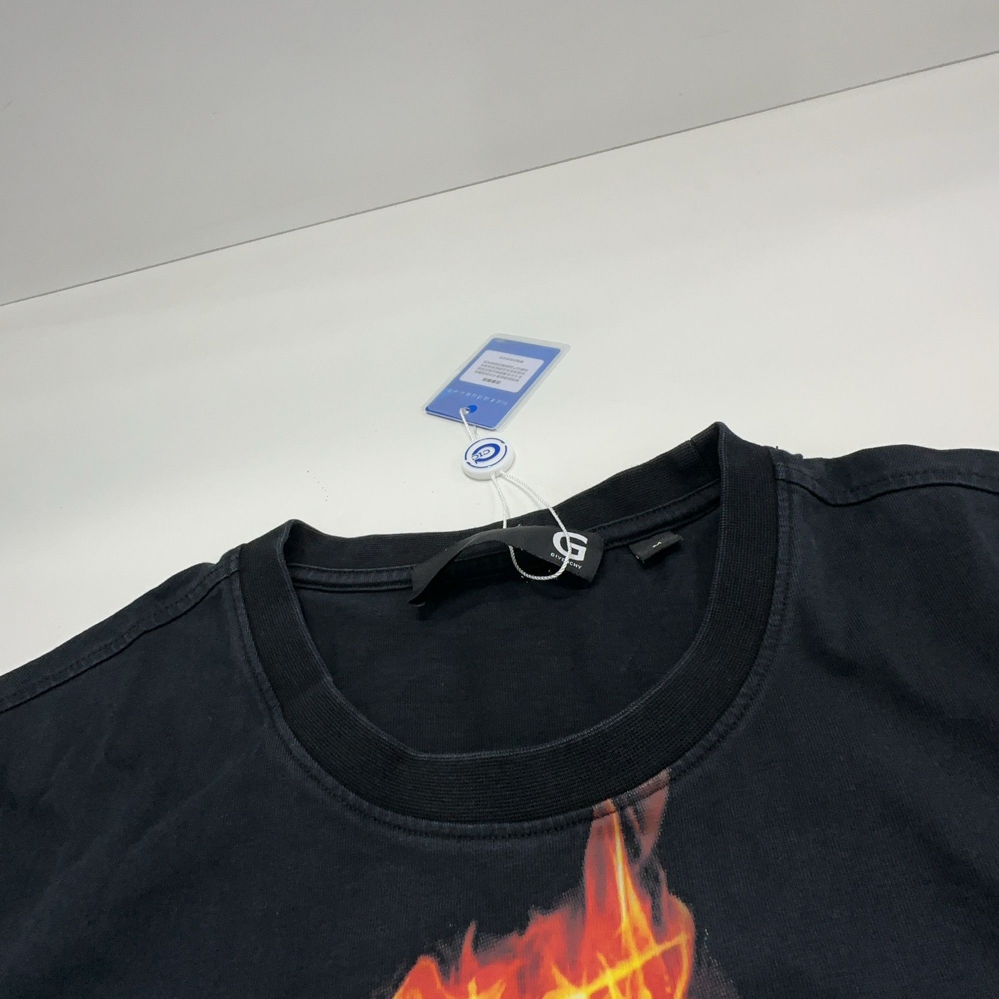 Givenchy Givenchy Fire Logo T-Shirt Size M Size US M / EU 48-50 / 2 - 7 Thumbnail
