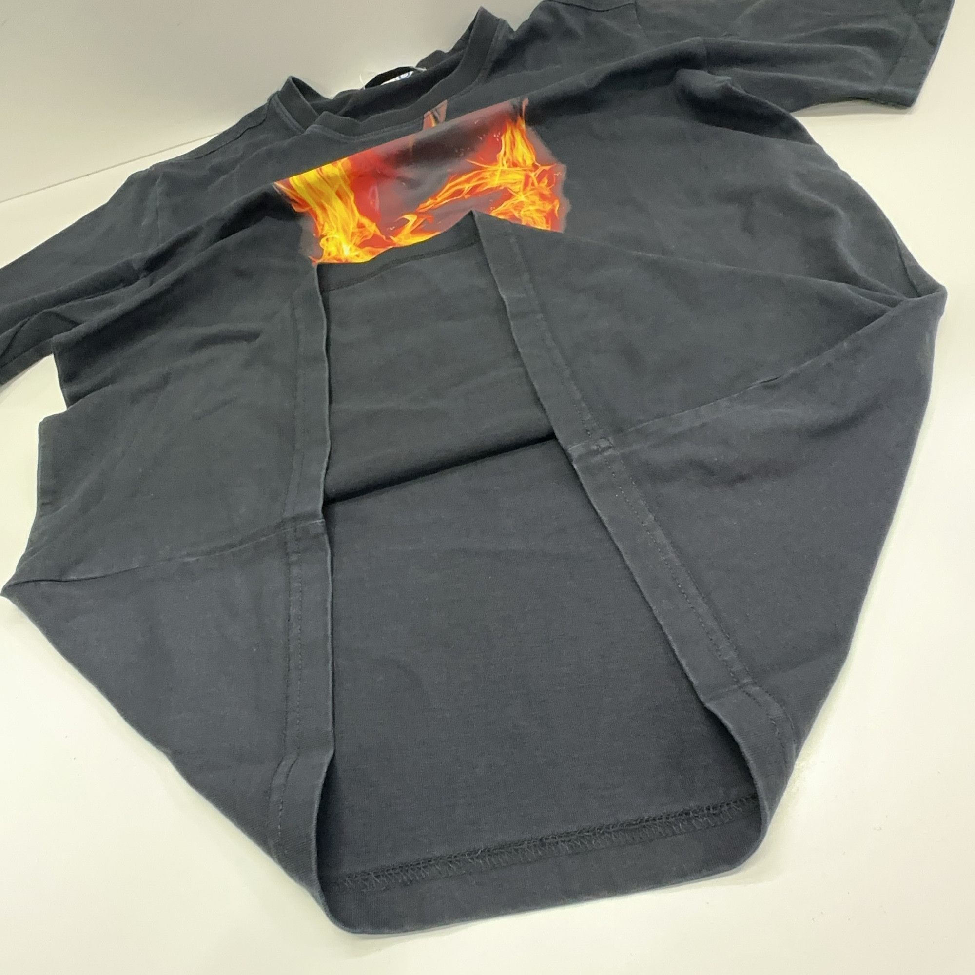 Givenchy Givenchy Fire Logo T-Shirt Size M Size US M / EU 48-50 / 2 - 11 Thumbnail