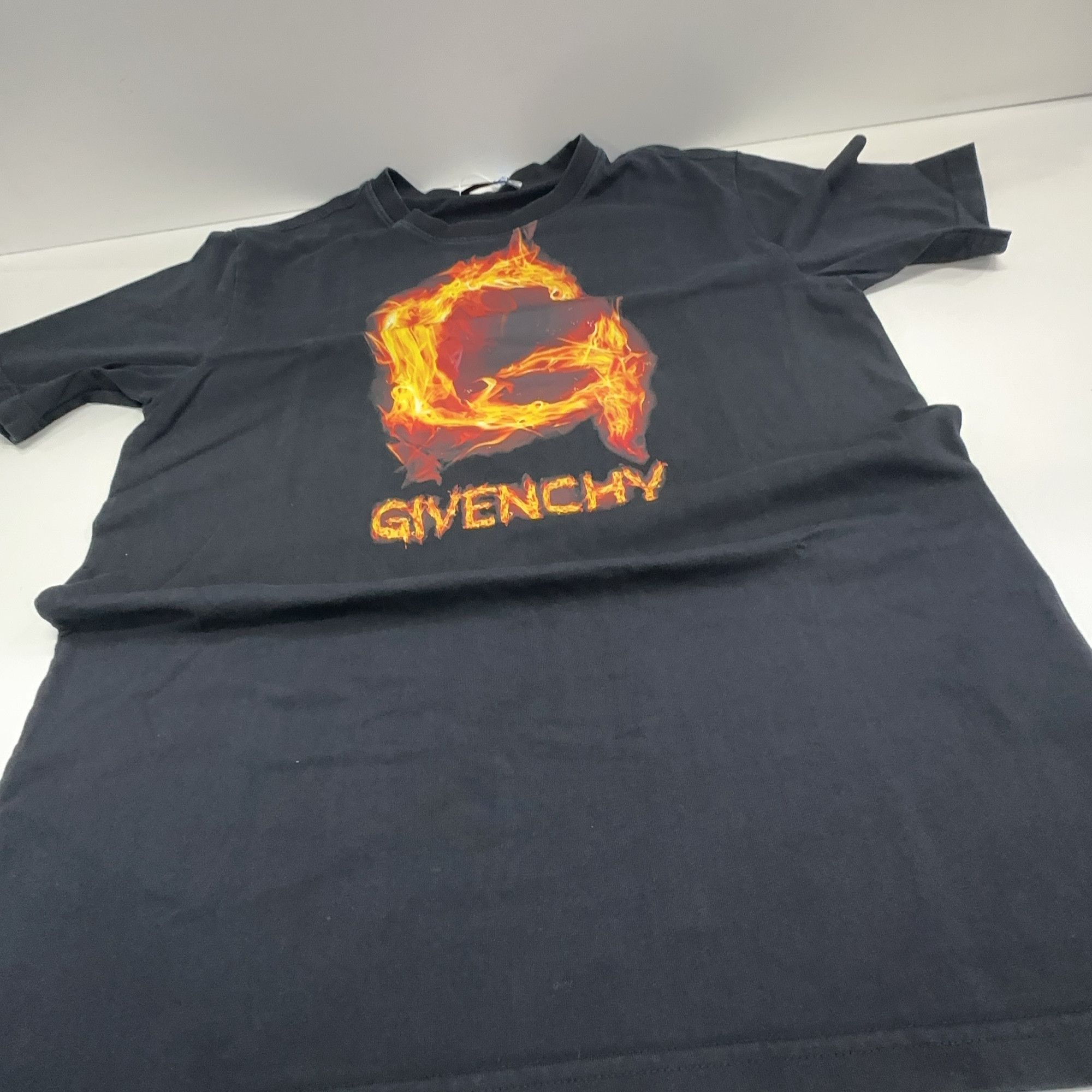 Givenchy Givenchy Fire Logo T-Shirt Size M Size US M / EU 48-50 / 2 - 9 Thumbnail