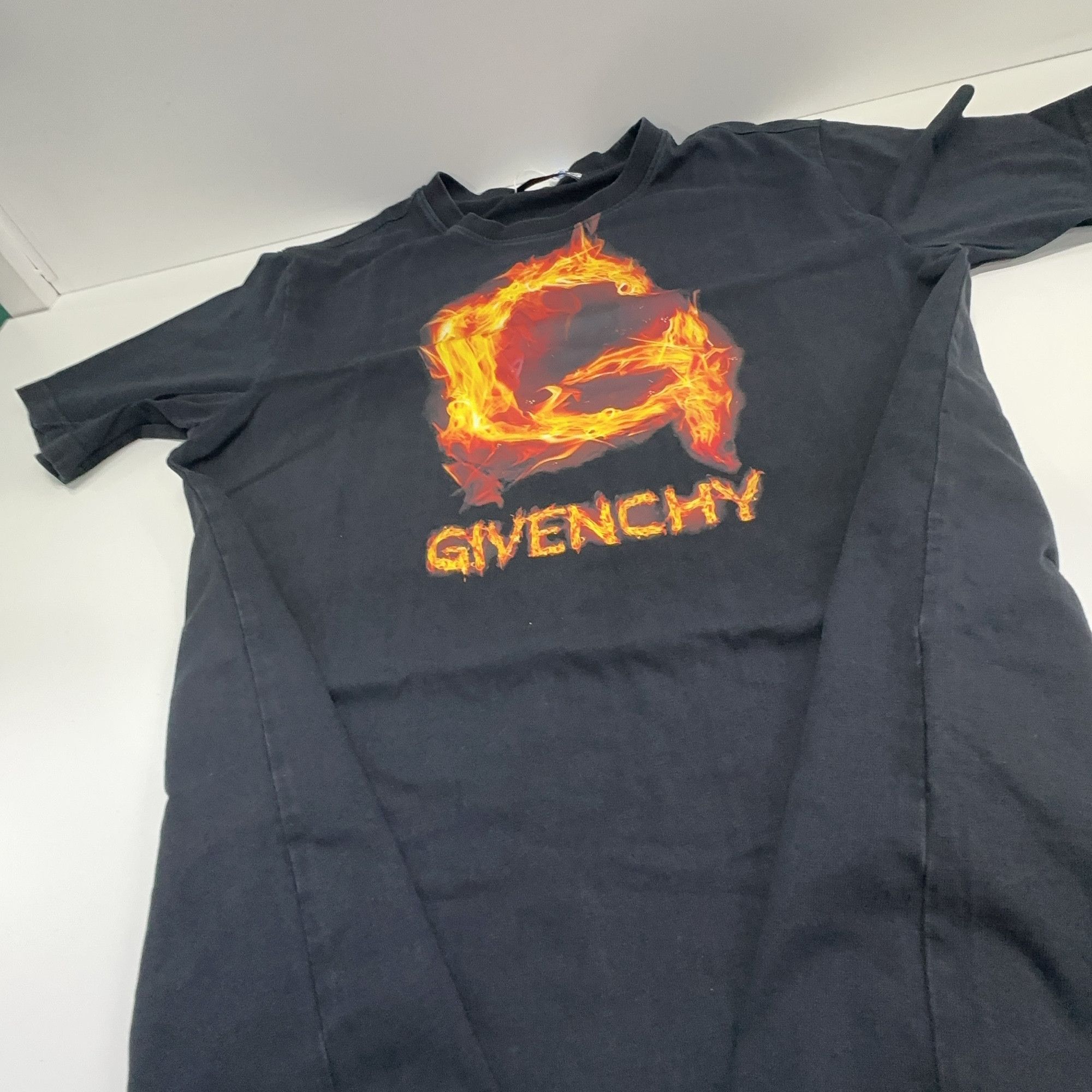 Givenchy Givenchy Fire Logo T-Shirt Size M Size US M / EU 48-50 / 2 - 10 Thumbnail