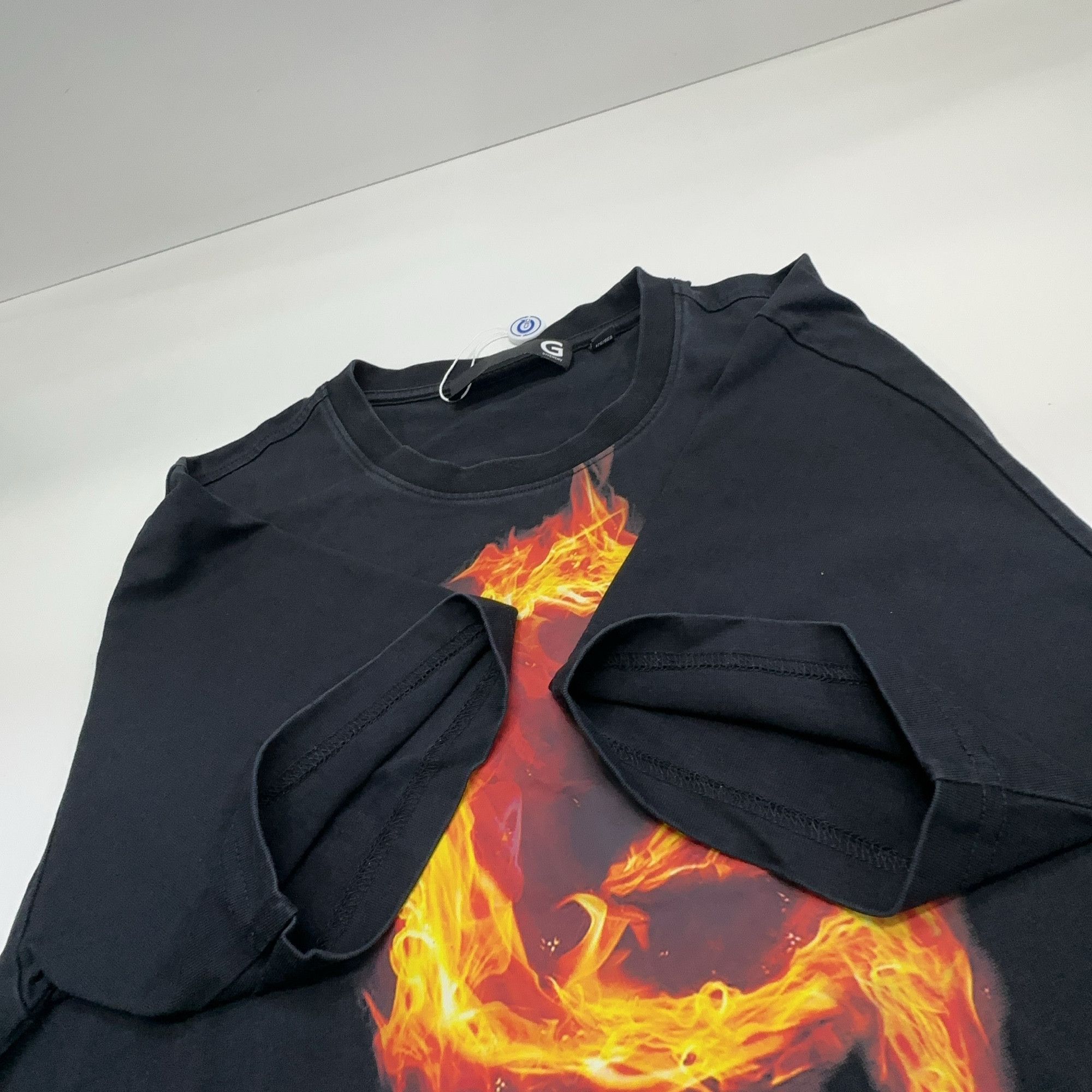 Givenchy Givenchy Fire Logo T-Shirt Size M Size US M / EU 48-50 / 2 - 13 Thumbnail