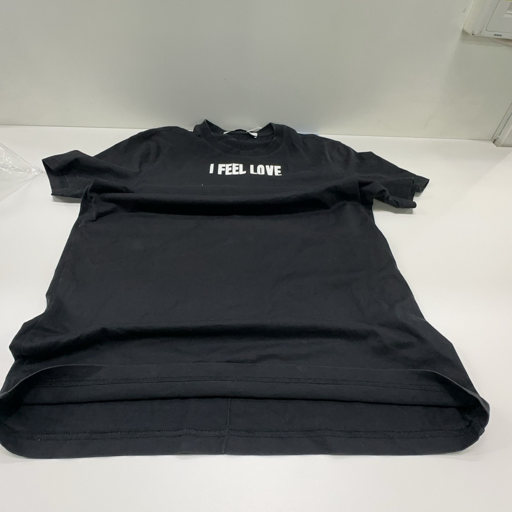 Givenchy Givenchy I FEEL LOVE Print T-Shirt Size S Size US S / EU 44-46 / 1 - 5 Thumbnail