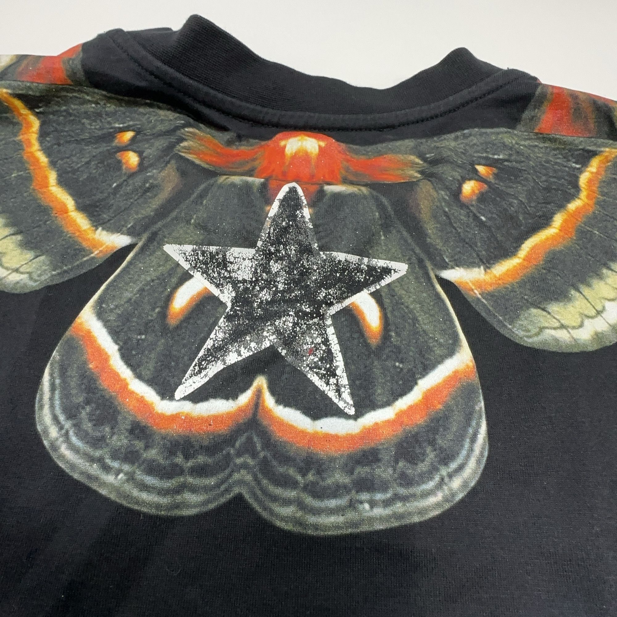Givenchy Givenchy Moth Print T-Shirt Size L Size US L / EU 52-54 / 3 - 6 Thumbnail